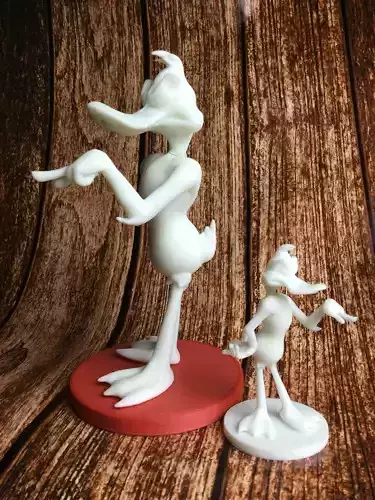 Daffy Duck posing standing