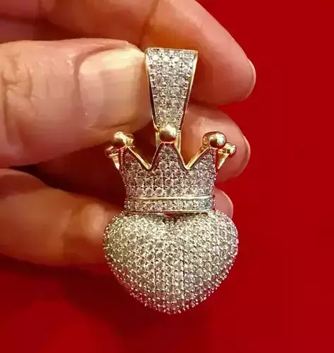 CROWN CHARM HEART DIAMOND PENDANT