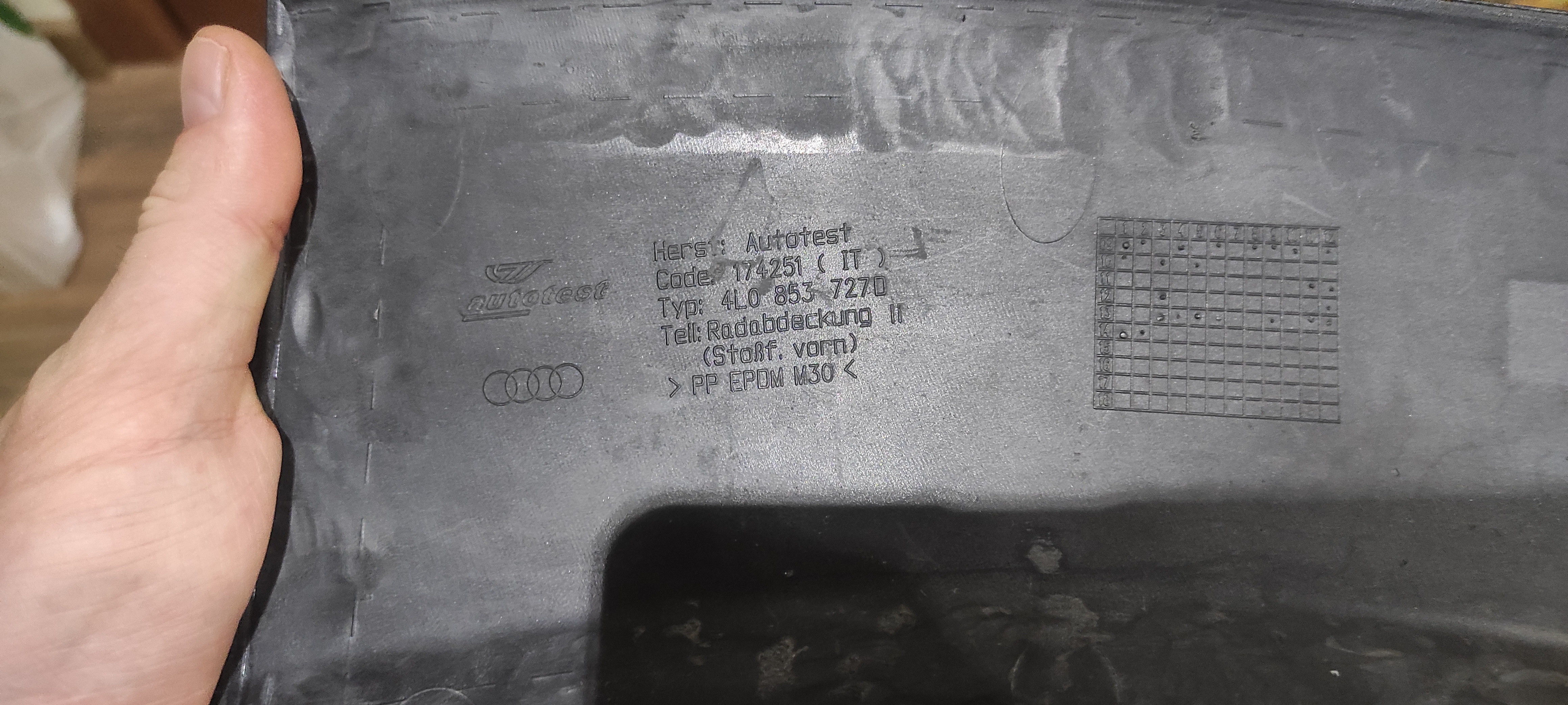 Audi Q7 wheel opening molding left right 4L0853727 3D print model_7