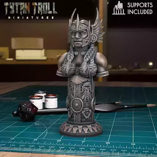 Dwarf Chess Queen - Pre-Supported