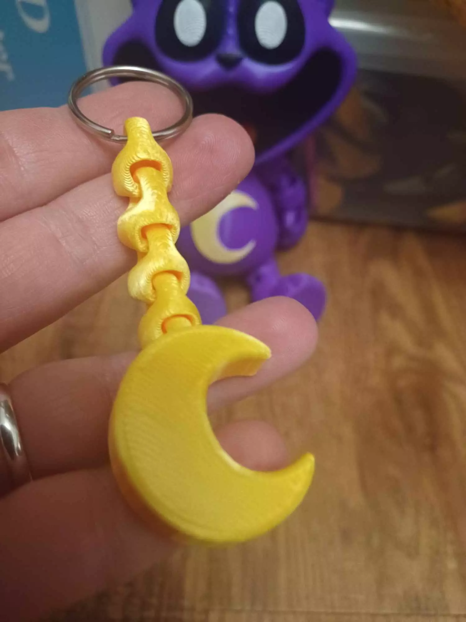 Moon Cresent Flexi link keychain -Smiling critters Moon 3D print model