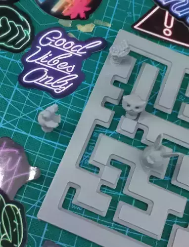 Multiplayer Dungeon Maze with EASTER sliding pawns 3D print model