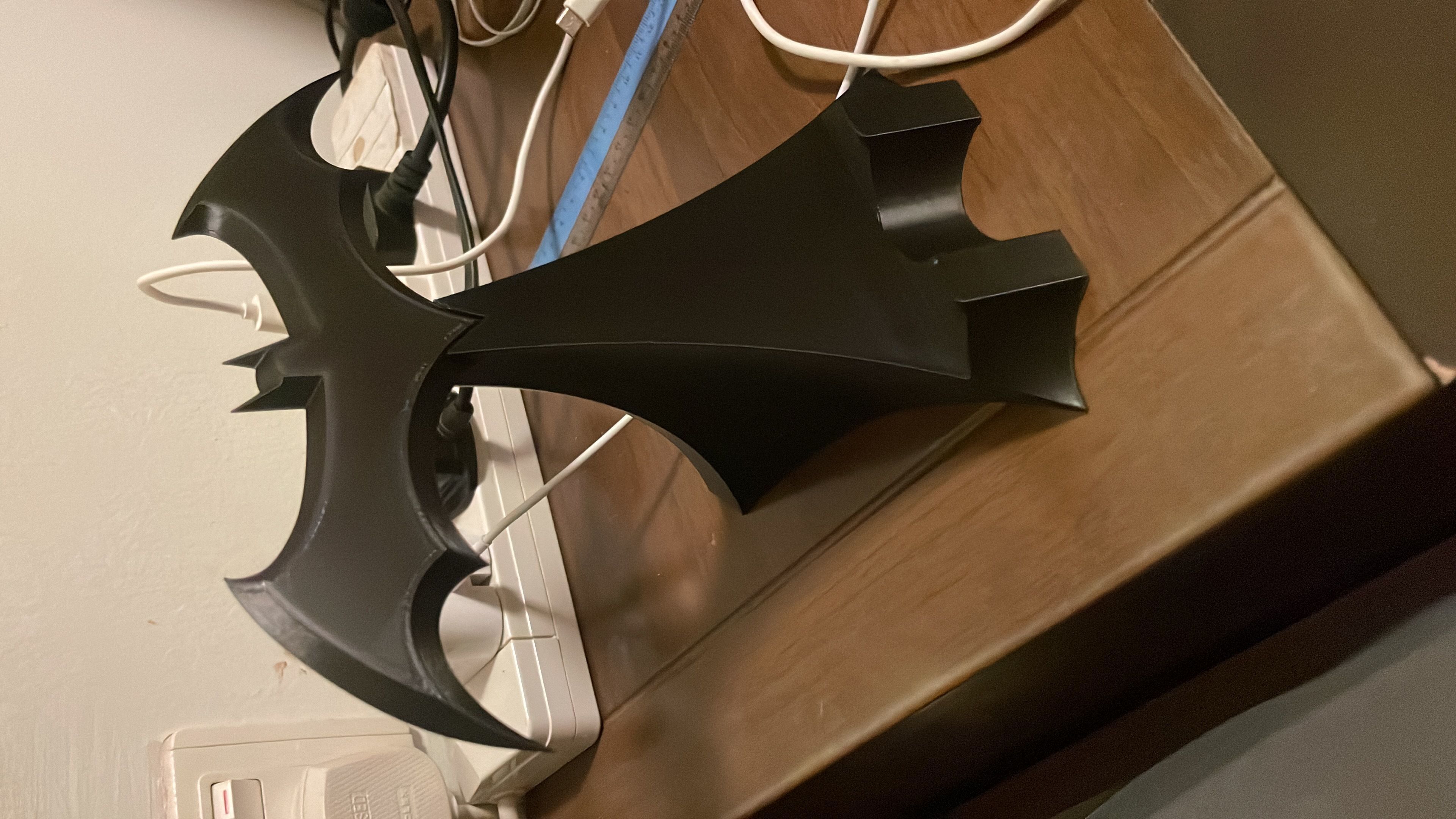 Batman batarang phone stand 3D print model_3