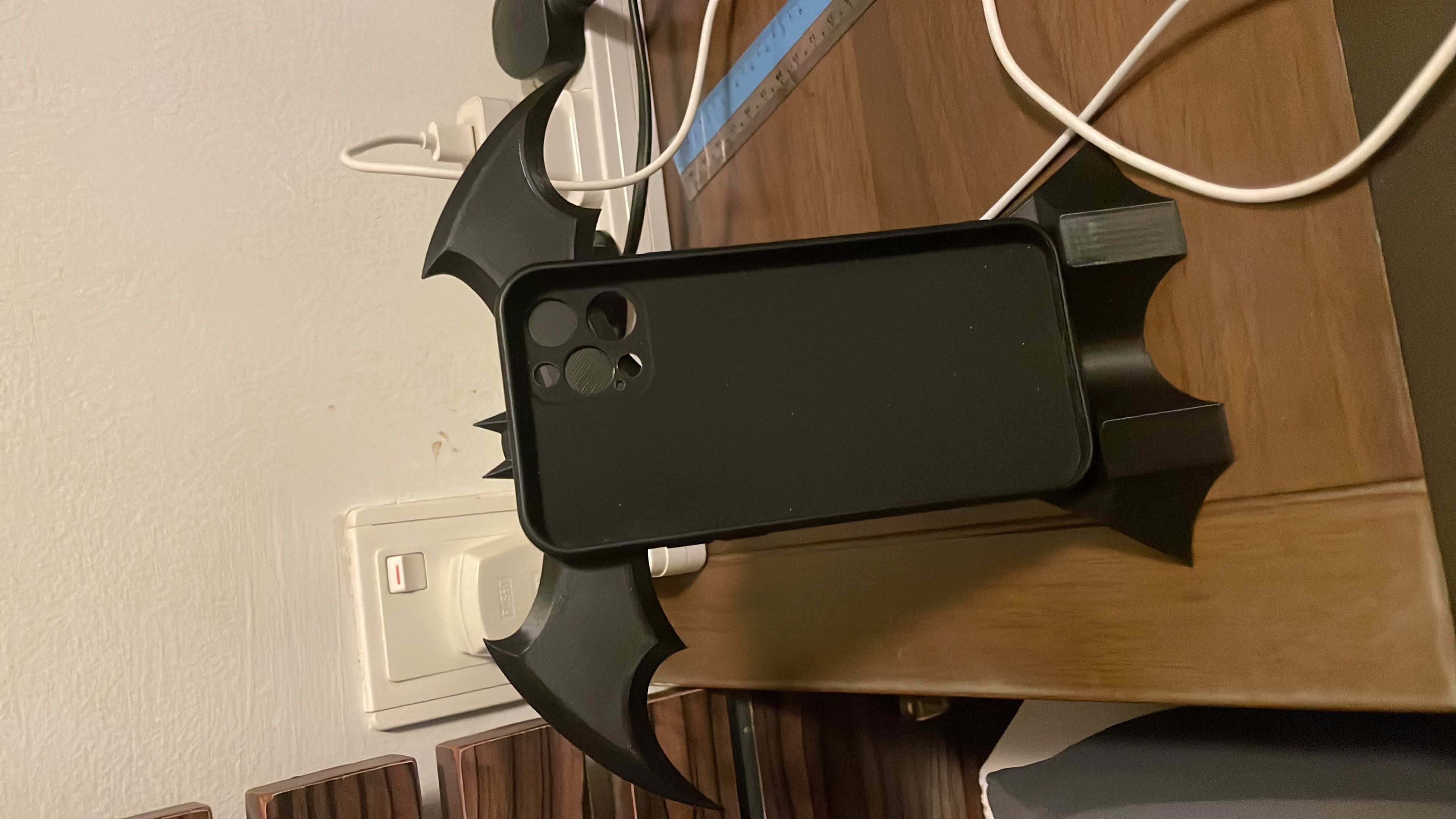 Batman batarang phone stand 3D print model_1