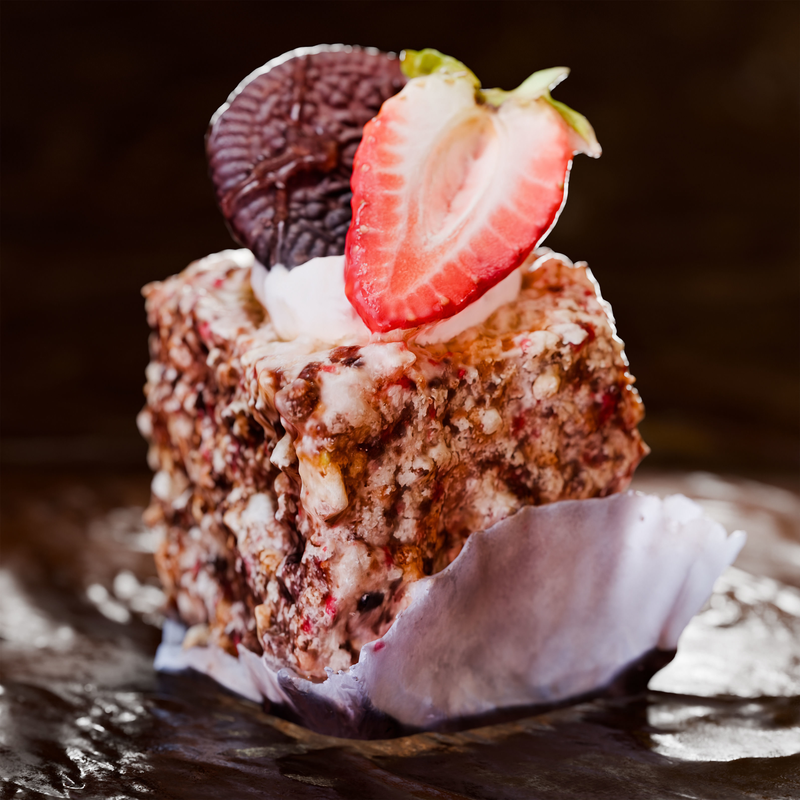 Strawberry Oreo Cupcakes 3D model_2