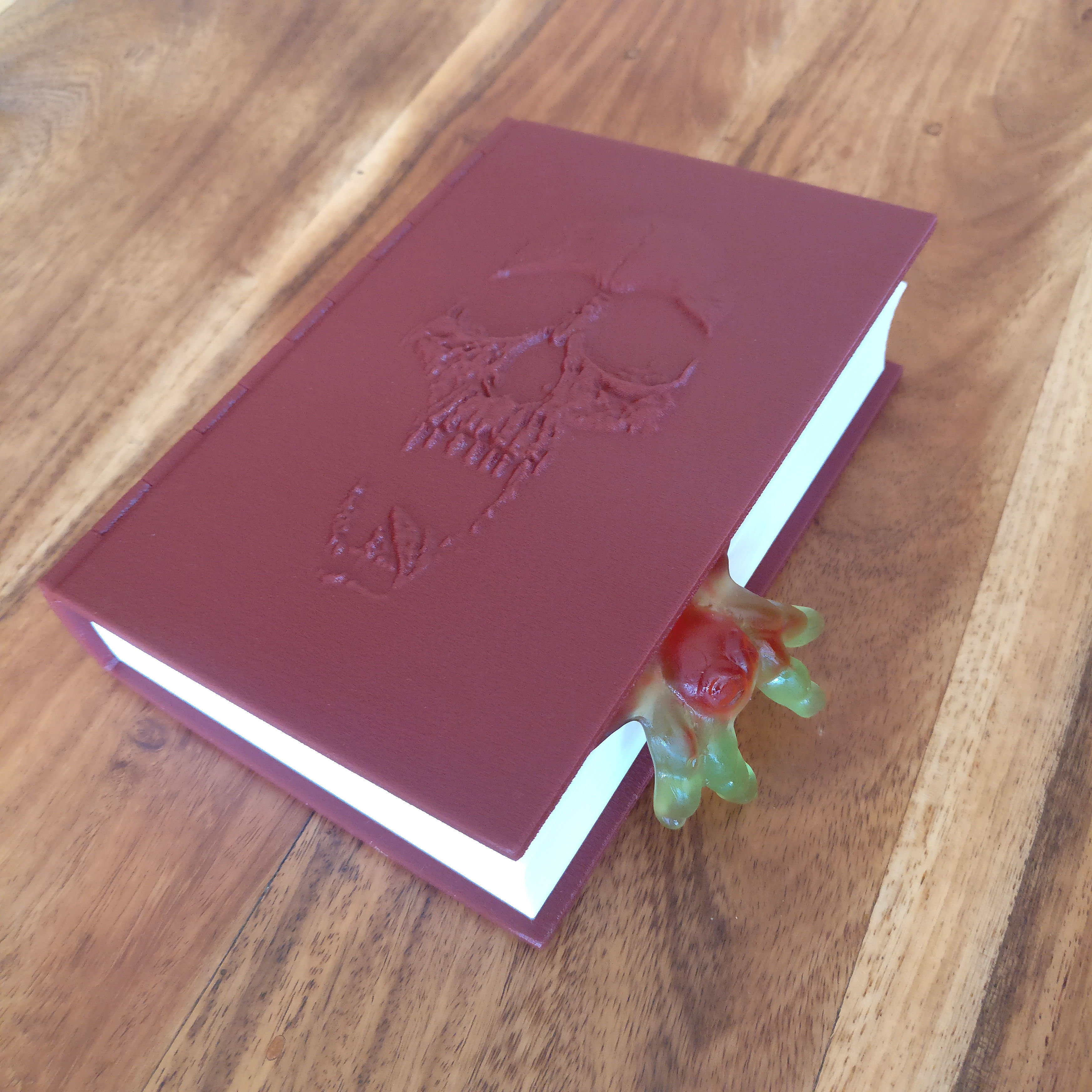 Skull Book for dice or candy - Snap close - no magnets needed Free 3D print model_5