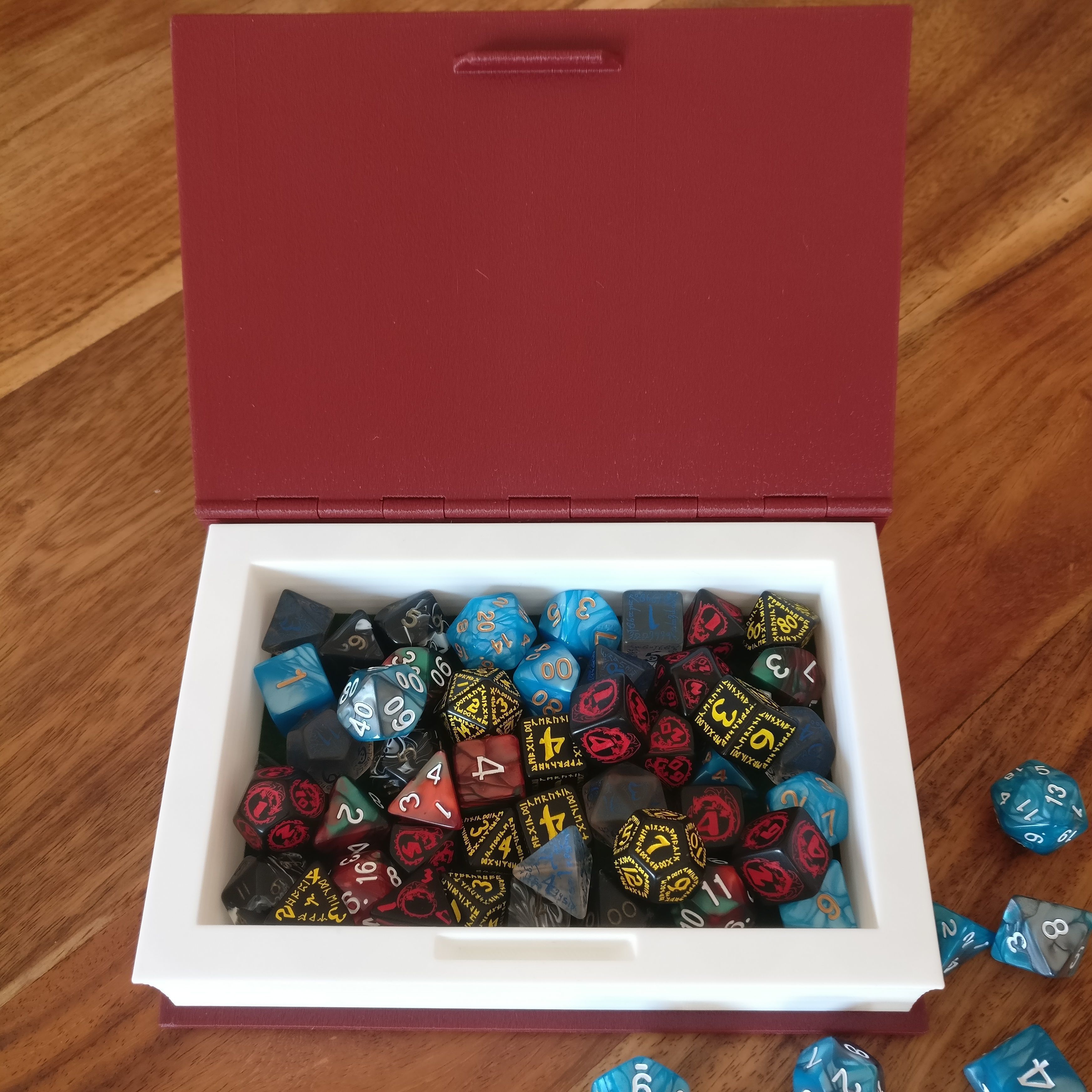 Skull Book for dice or candy - Snap close - no magnets needed Free 3D print model_3