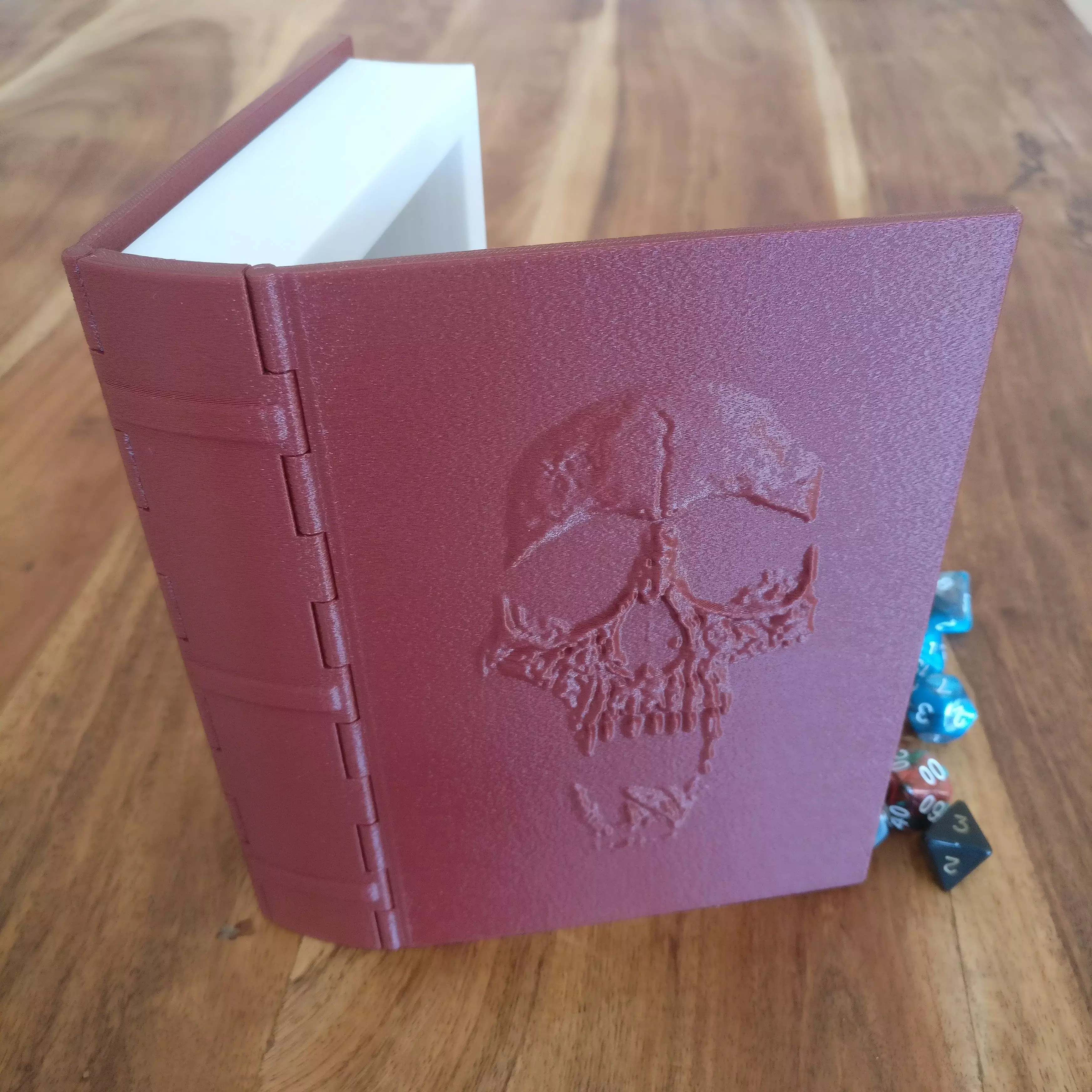 Skull Book for dice or candy - Snap close - no magnets needed Free 3D print model_0