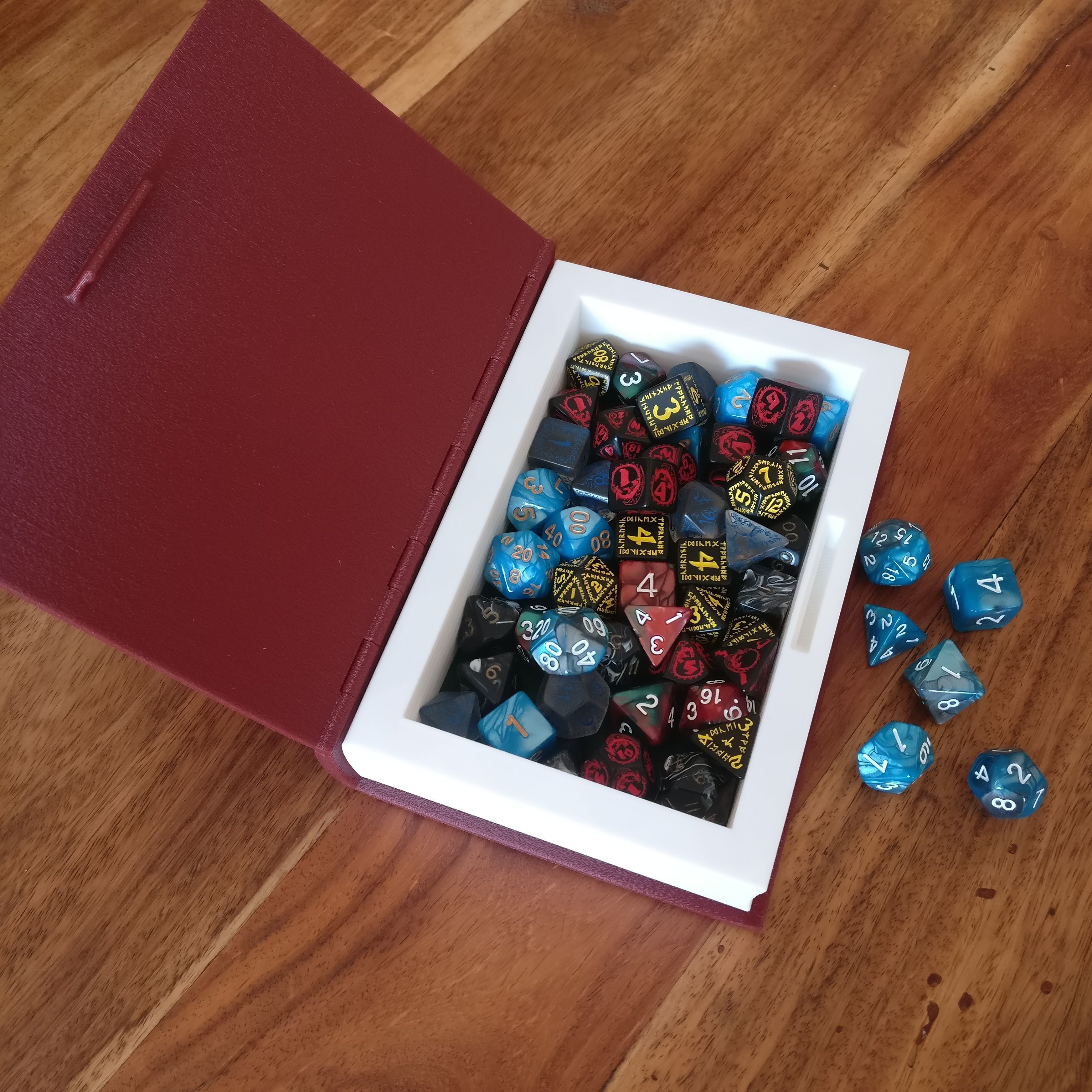 Skull Book for dice or candy - Snap close - no magnets needed Free 3D print model_7