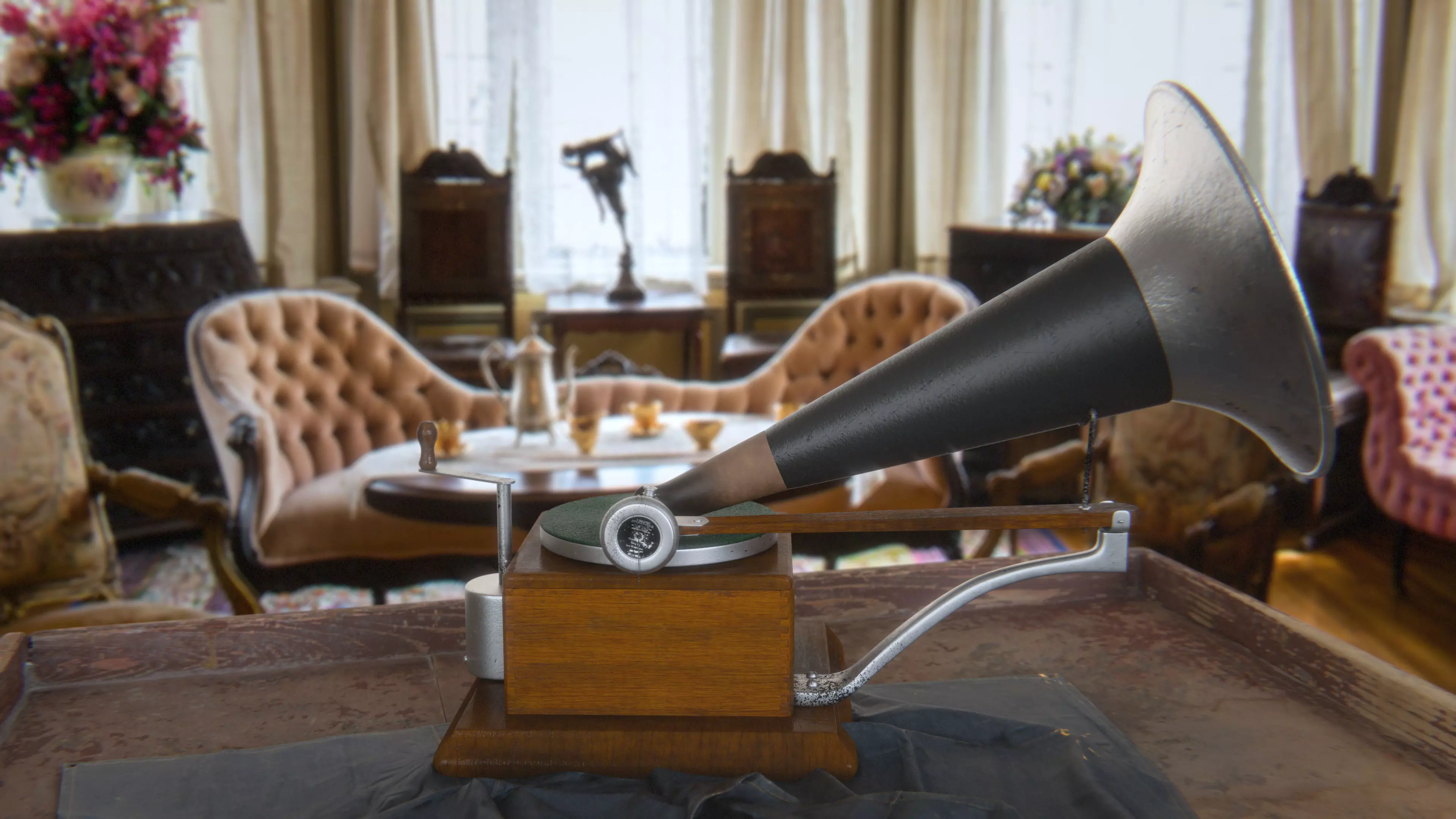 Old Gramophone Record player Phonograph Turntable 3D model_0