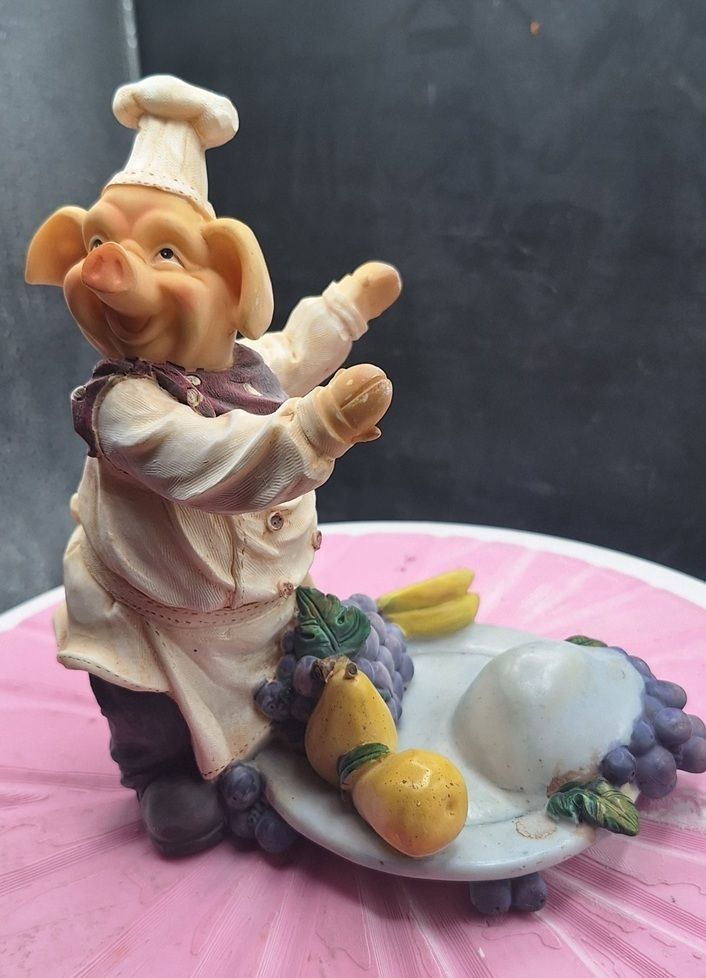 chef hog wine holder 3D print model_1