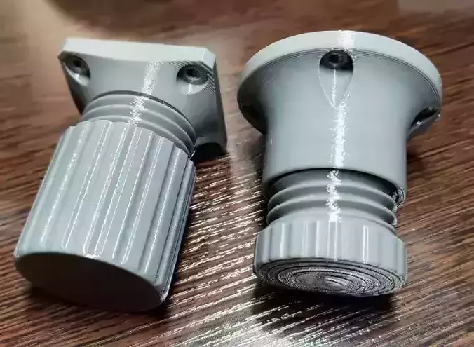 Adjustable leg furniture