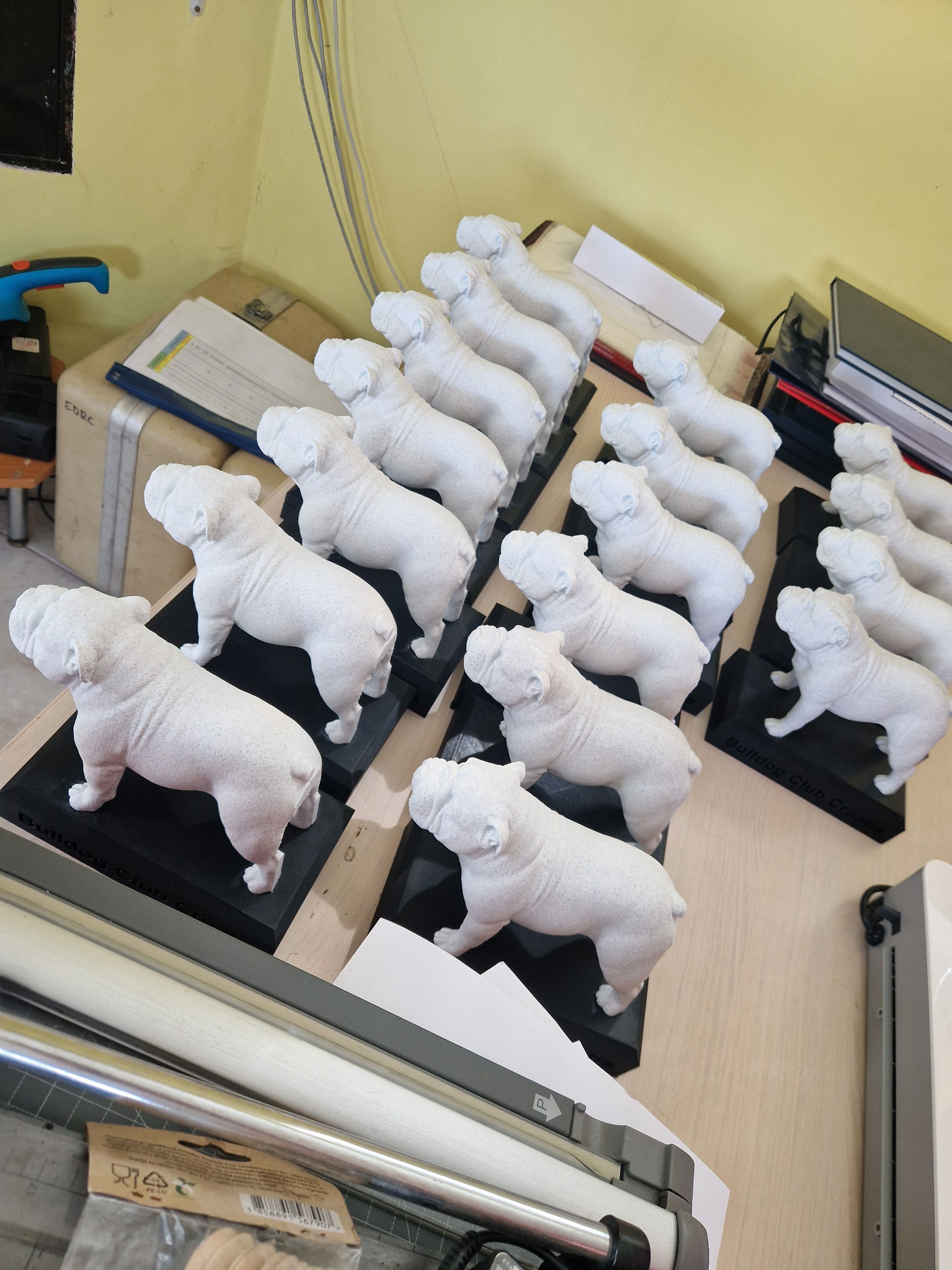 English bulldog HD statue with base 3D print model_1