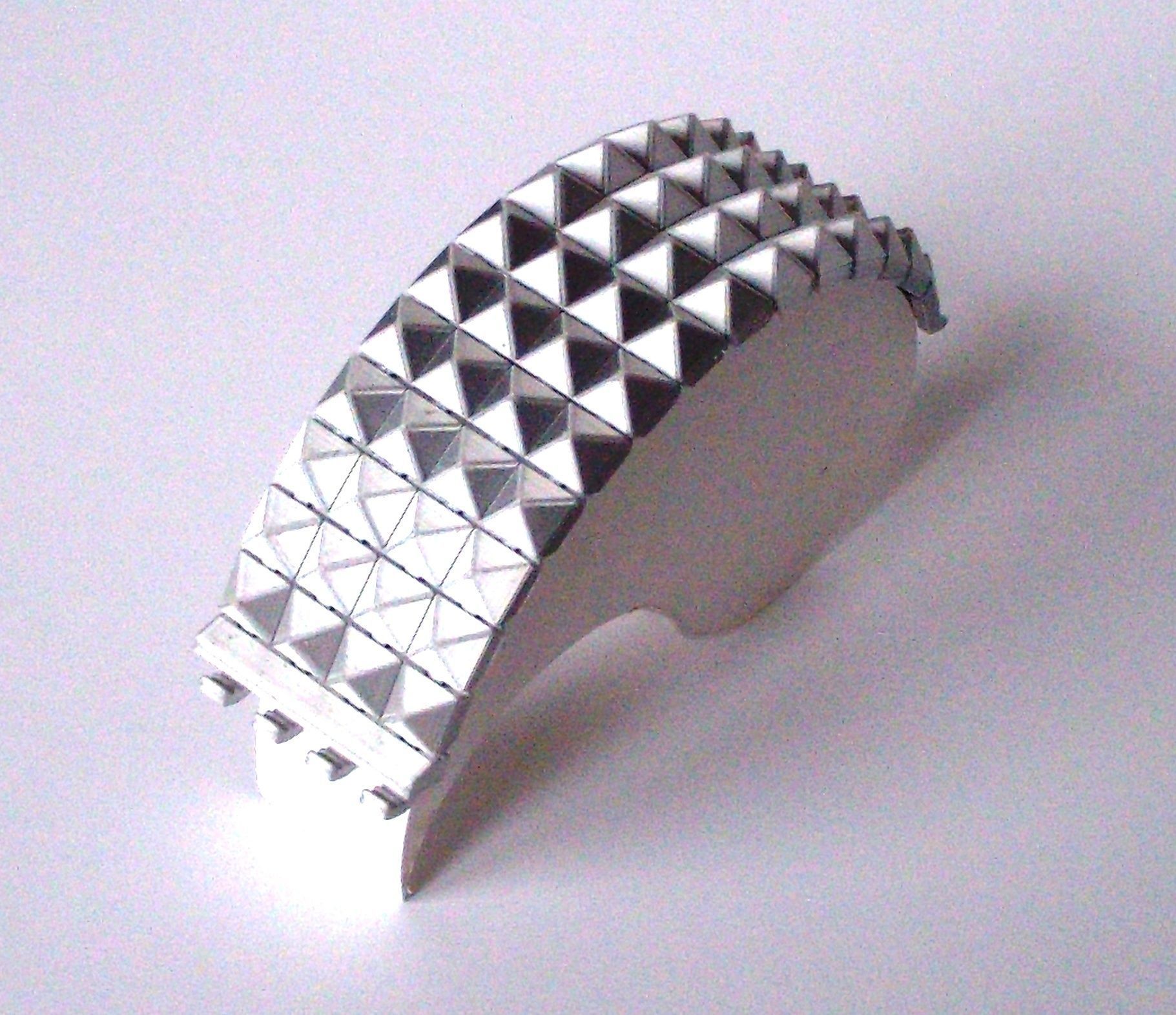 SPIKED BRACELET 3D print model_3
