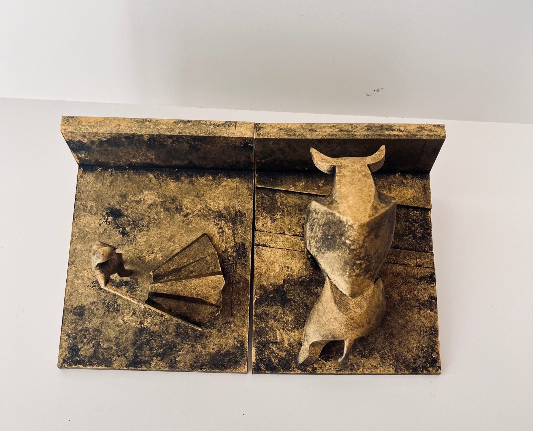 Dune Inspired Bullfighting Statue Bookend 3D print model_5