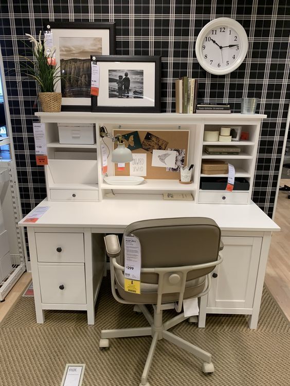 White Computer Desk 3D model_3