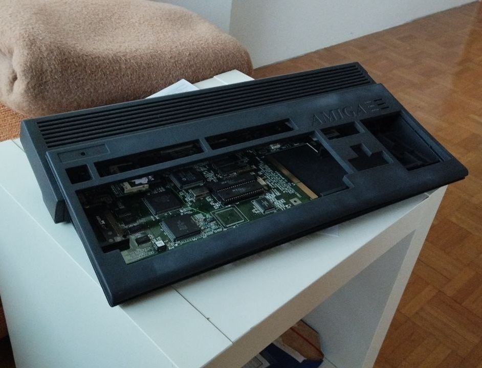 Commodore Amiga 1200 enclosure 3D print model_25