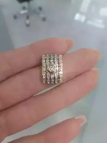 Pendant with diamond 