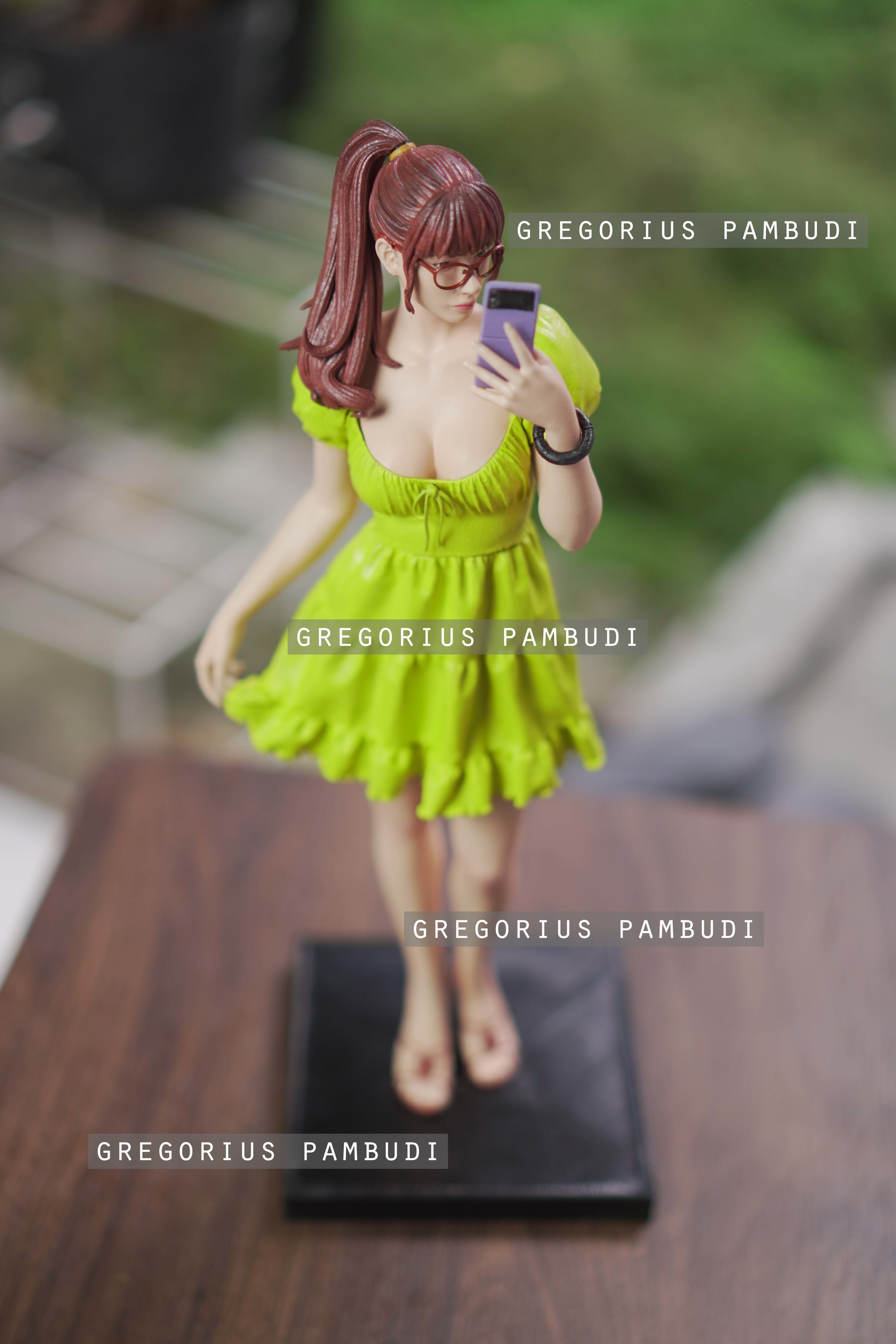 A woman Taking a Mirror Selfie Statue 3d Printable 3D print model_8