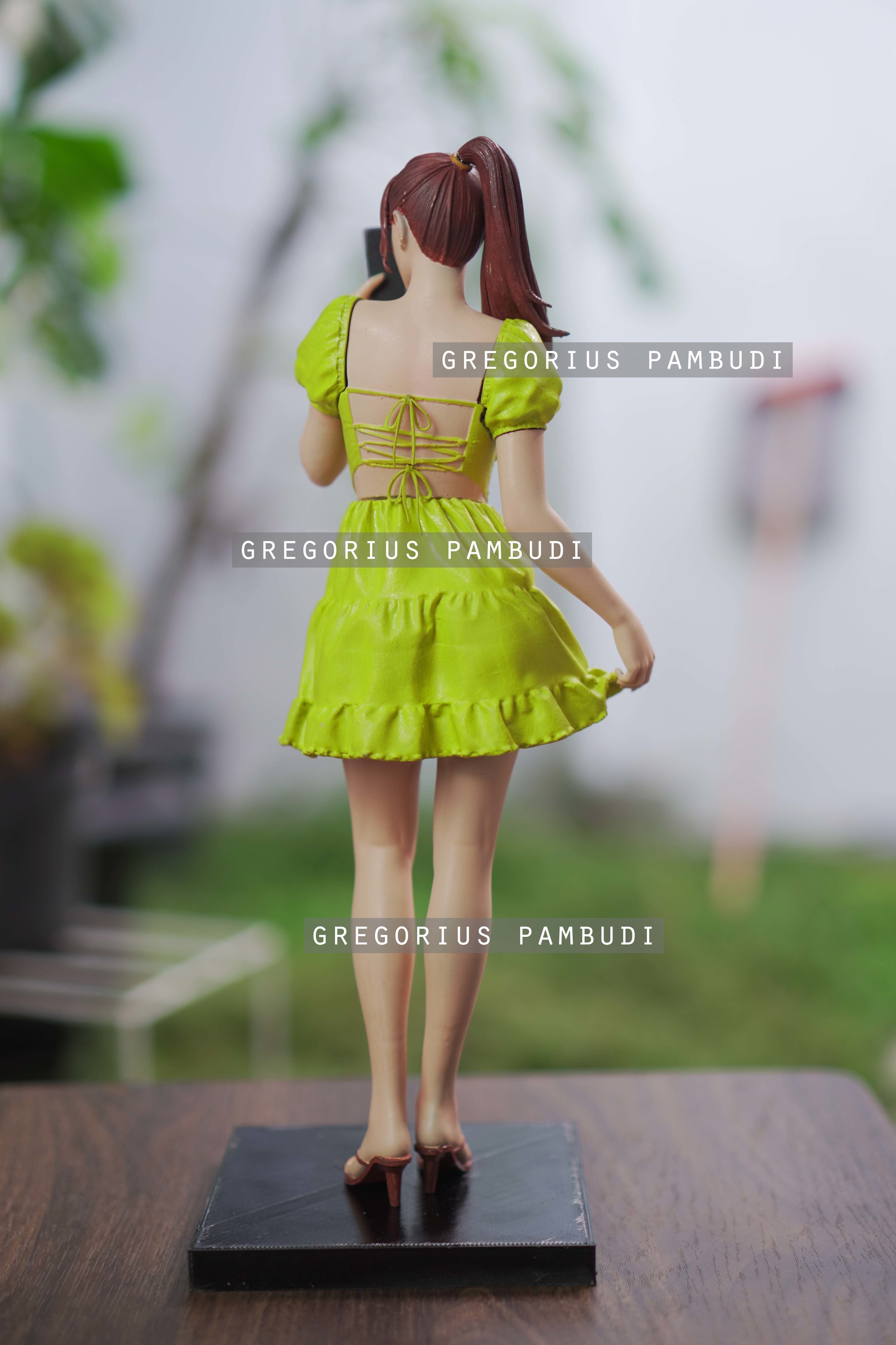 A woman Taking a Mirror Selfie Statue 3d Printable 3D print model_6