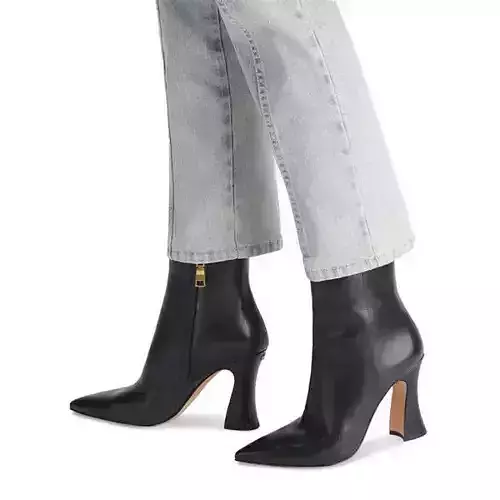 Carters woman dressing shoe 3D model