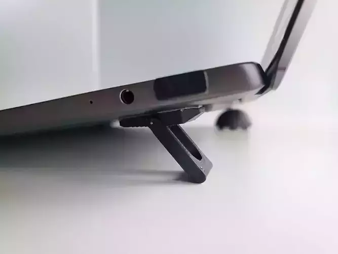 Minimalistic Laptop folding feet