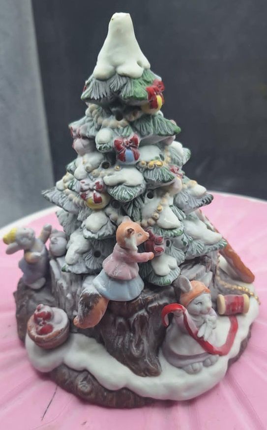 Bunnys And Foxes Trimming The Tree  3D print model_5