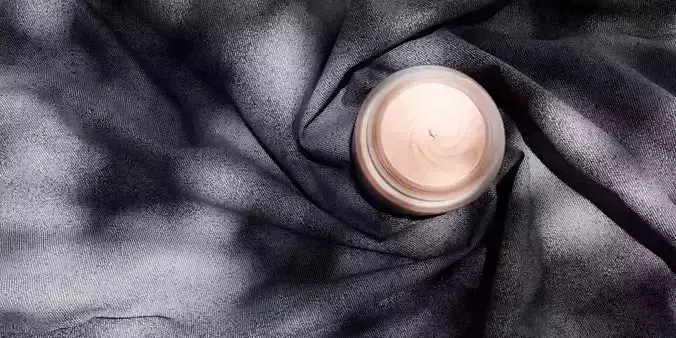 Animated 3D Twisting Cloth Simulation For Cosmetic Products