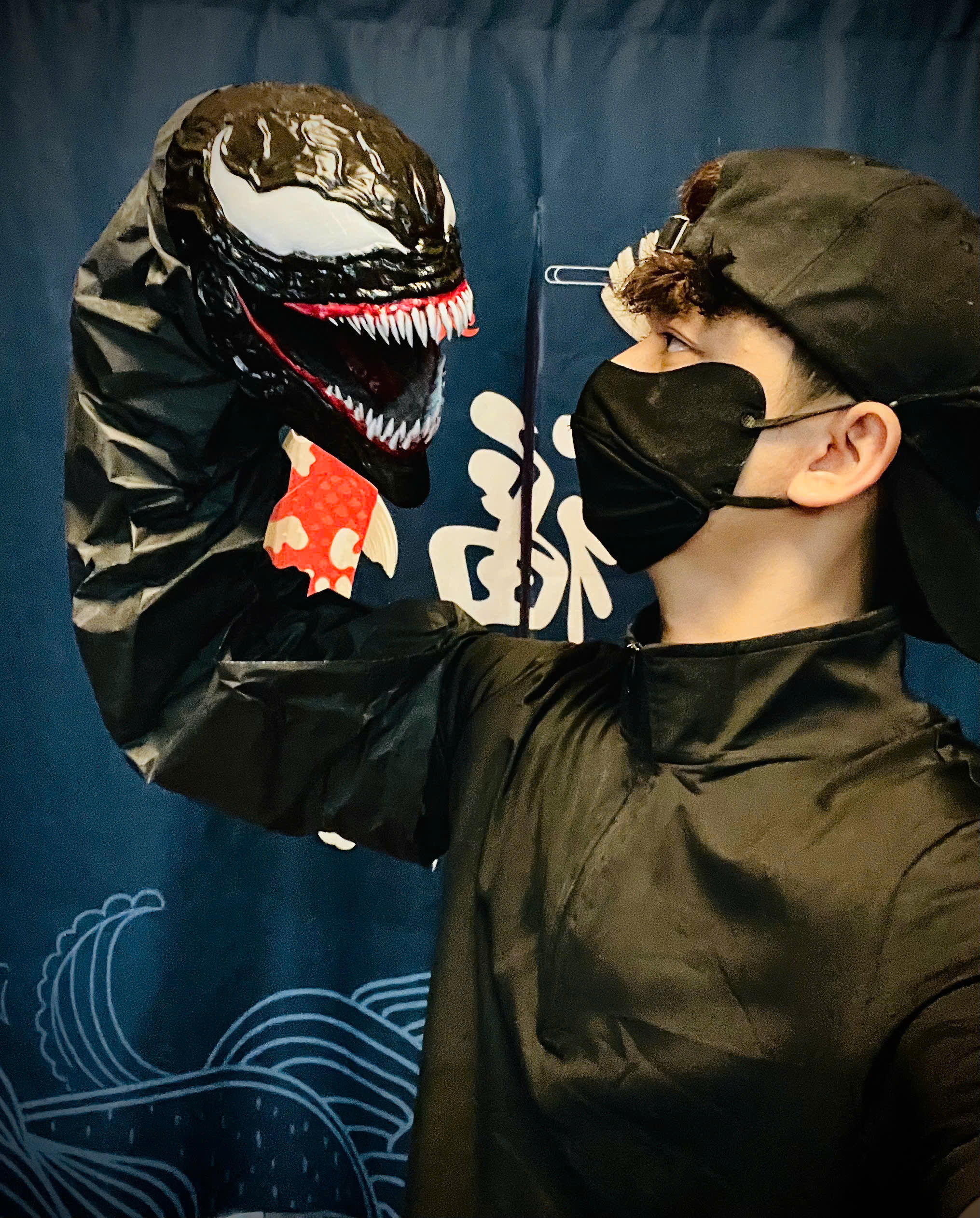 Venom Shadow Clone- Wearable in Hand - Marvel Comics 3D print model_3