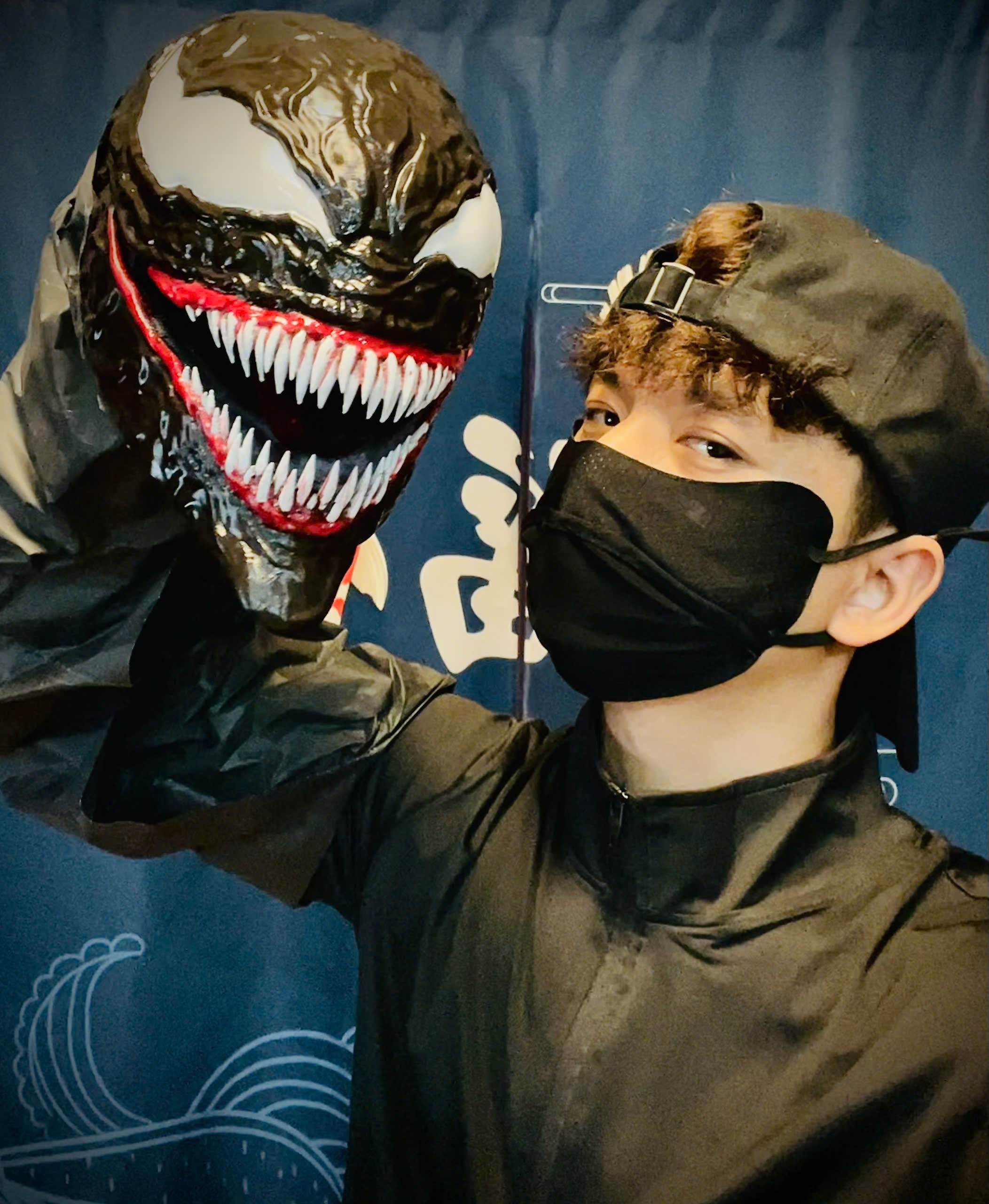 Venom Shadow Clone- Wearable in Hand - Marvel Comics 3D print model_4