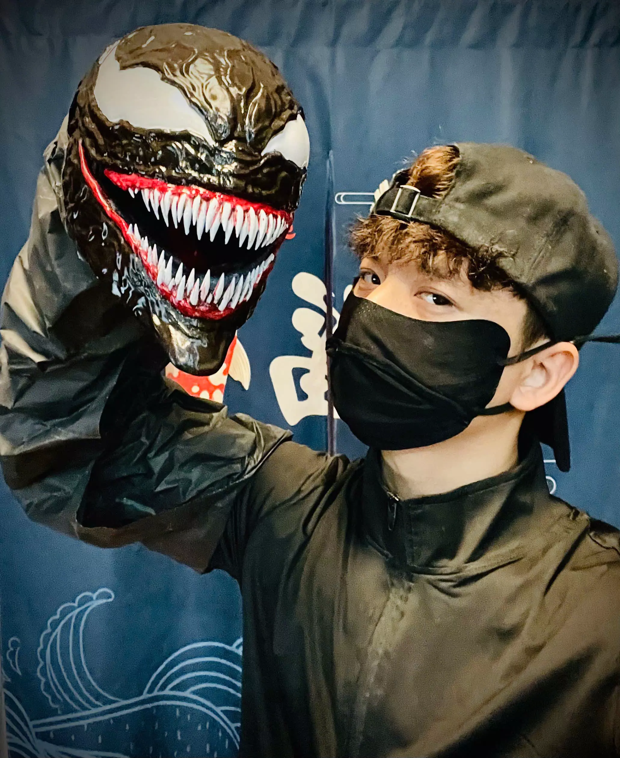 Venom Shadow Clone- Wearable in Hand - Marvel Comics 3D print model_0