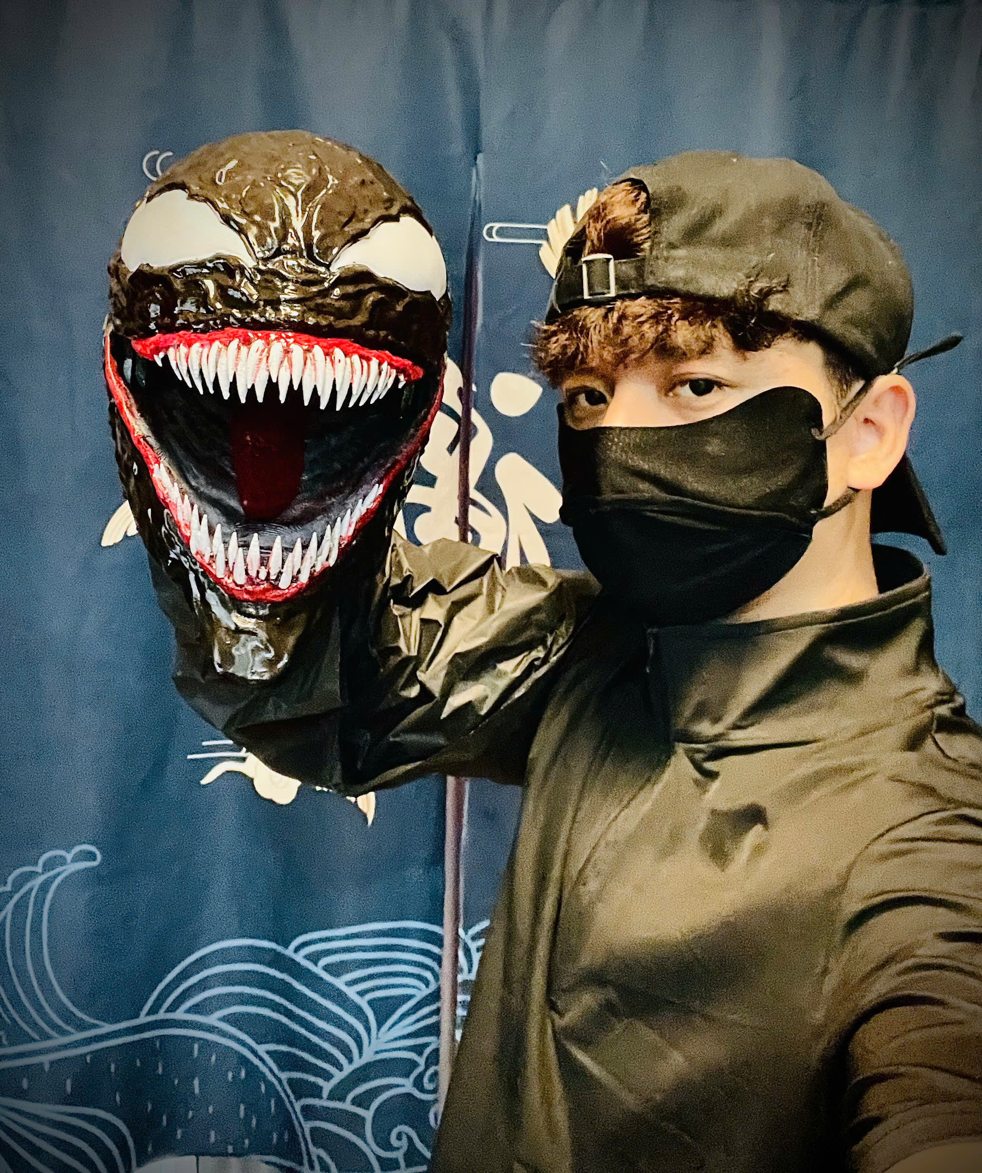 Venom Shadow Clone- Wearable in Hand - Marvel Comics 3D print model_2