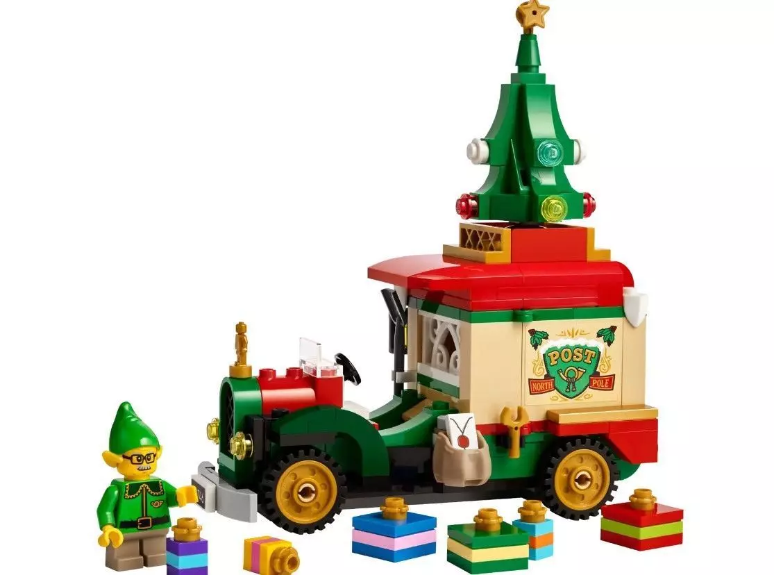 PixelBricks3D - Lego Christmas Santa Delivery Truck 3D print model_0