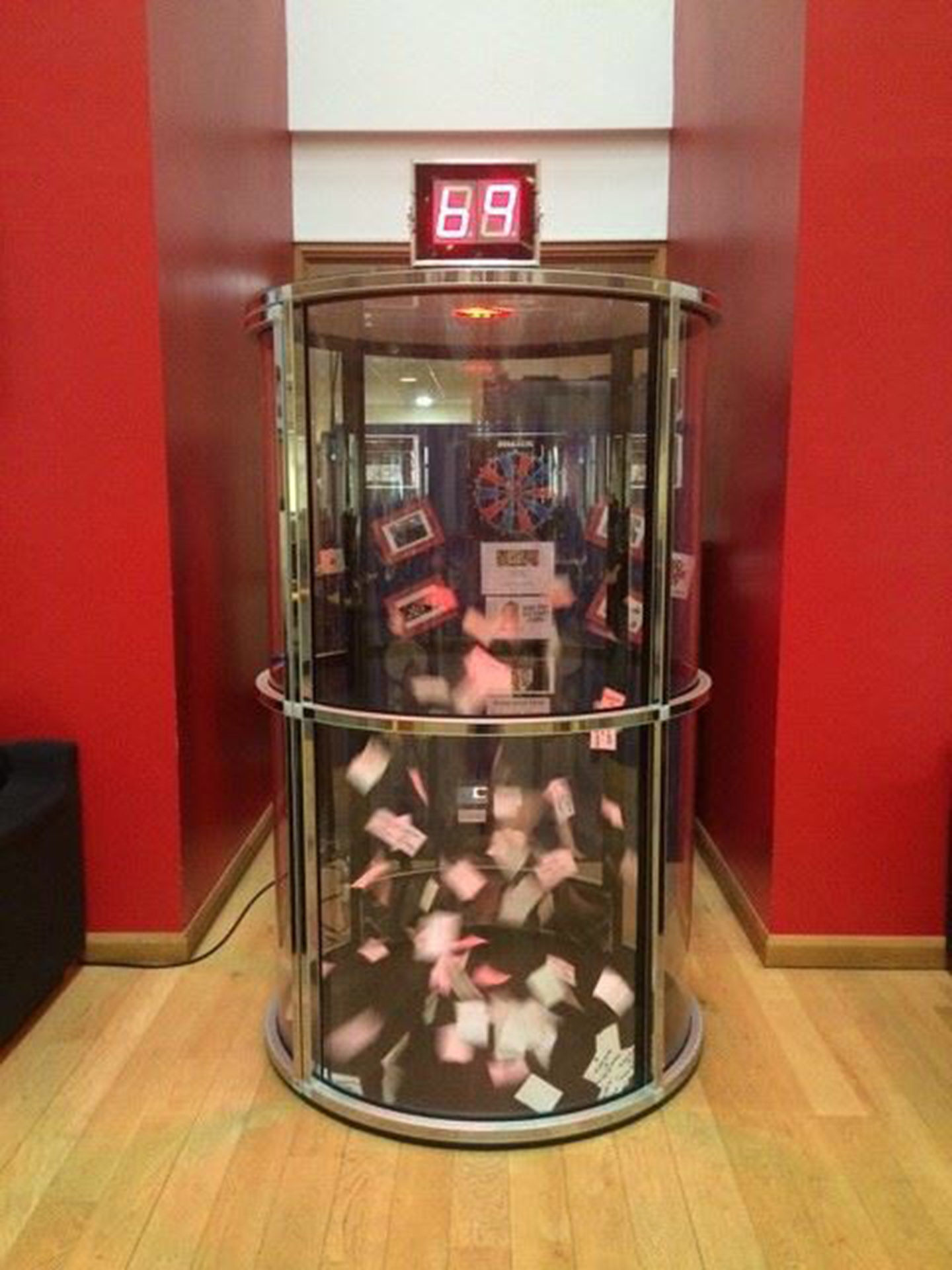 Cash Grabbing Machine - Cash Flow Booth    3D model_7