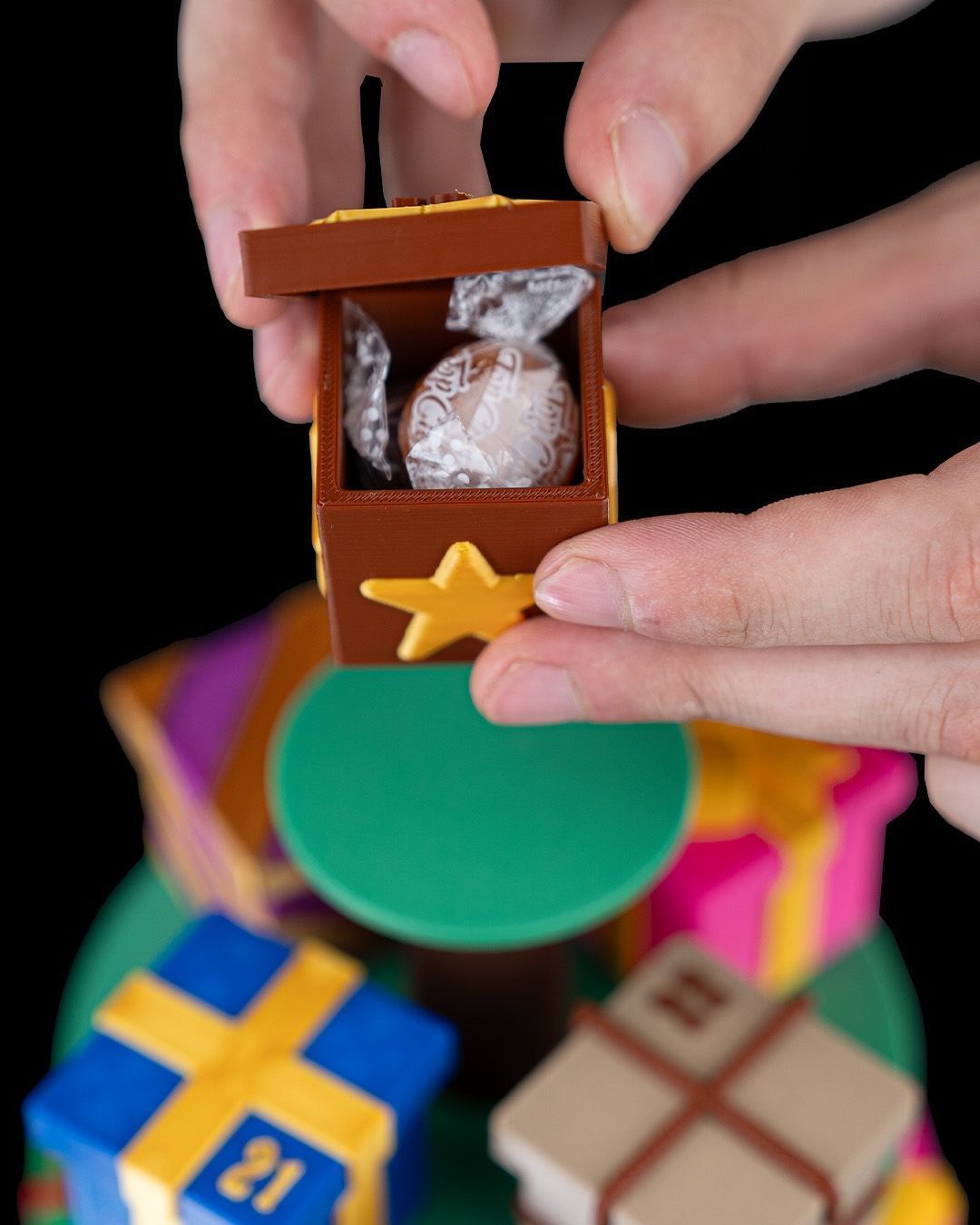 Tree Top Gifts Countdown Containers 3D print model_10