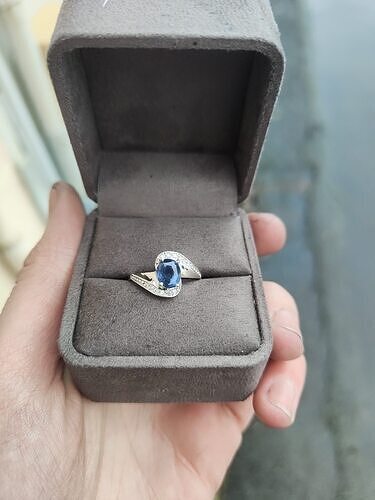 women ring whit shapir Free 3D print model