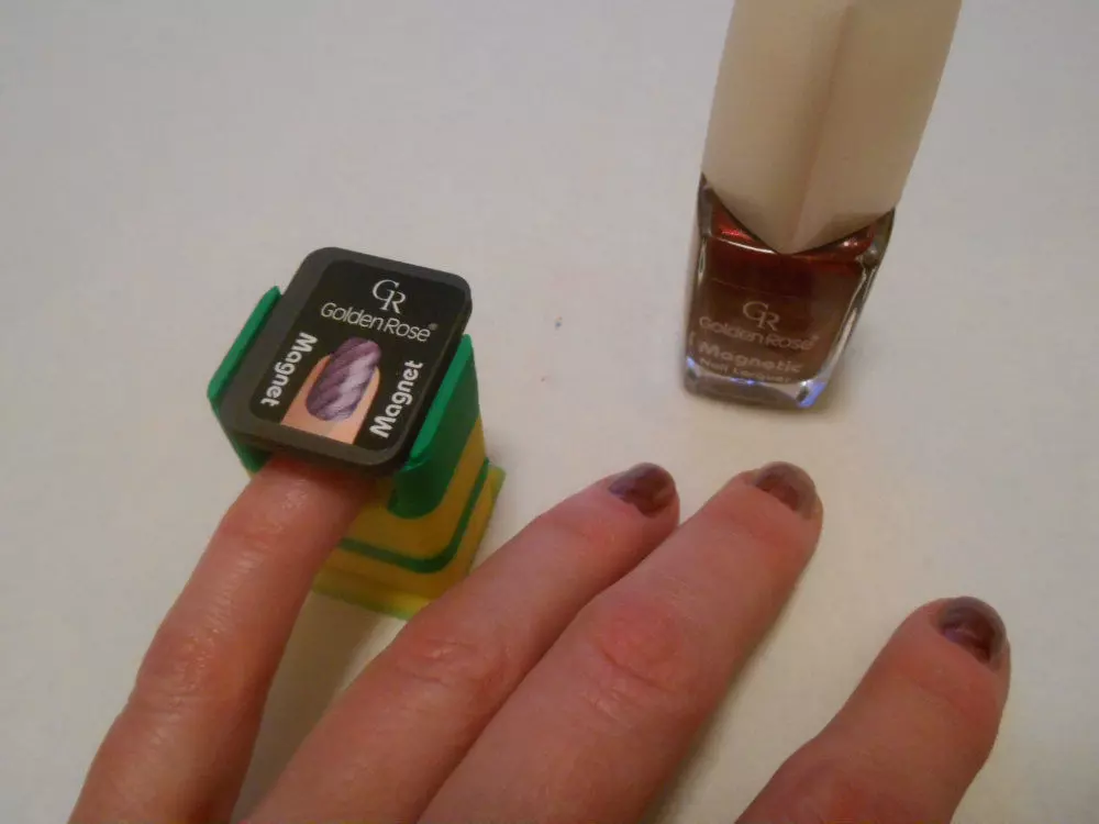 Stand magnetic nail polish Free 3D print model
