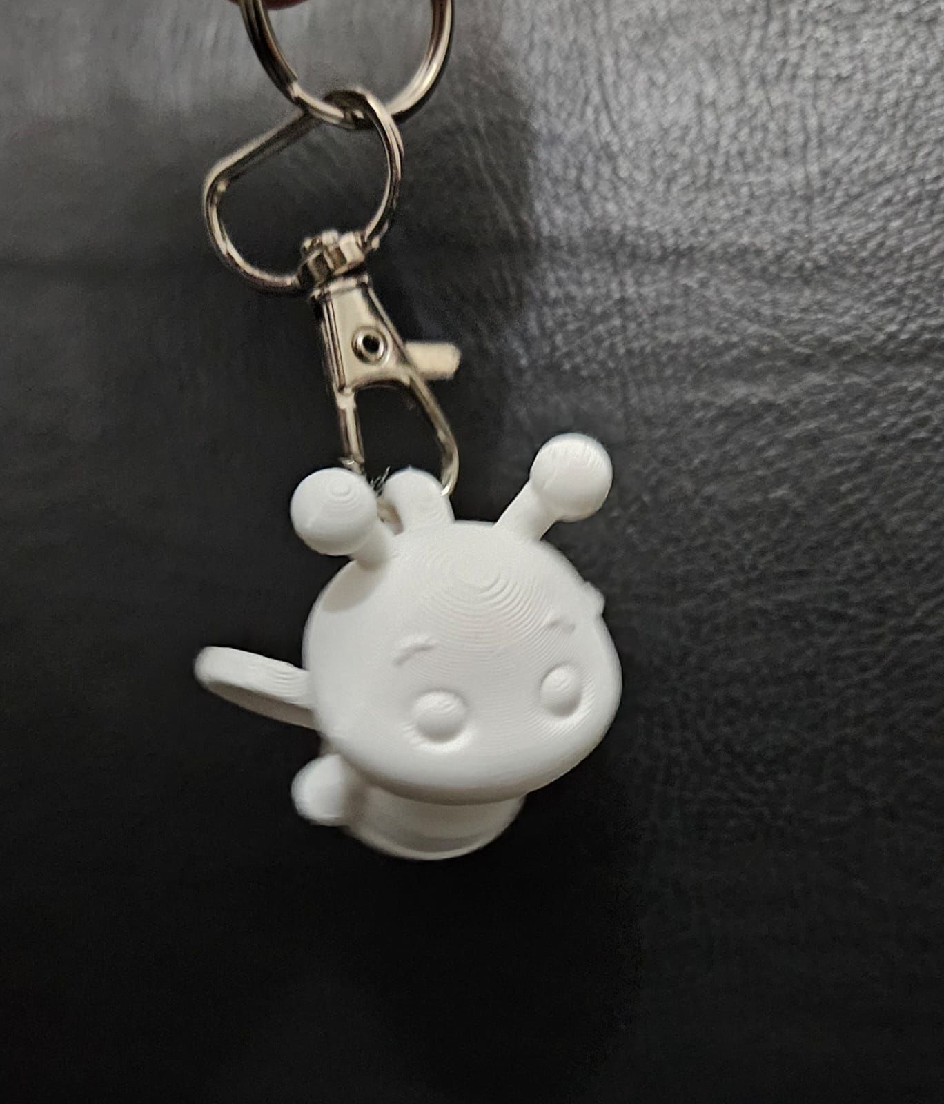 Flying Bee Keychain 3D print model_13
