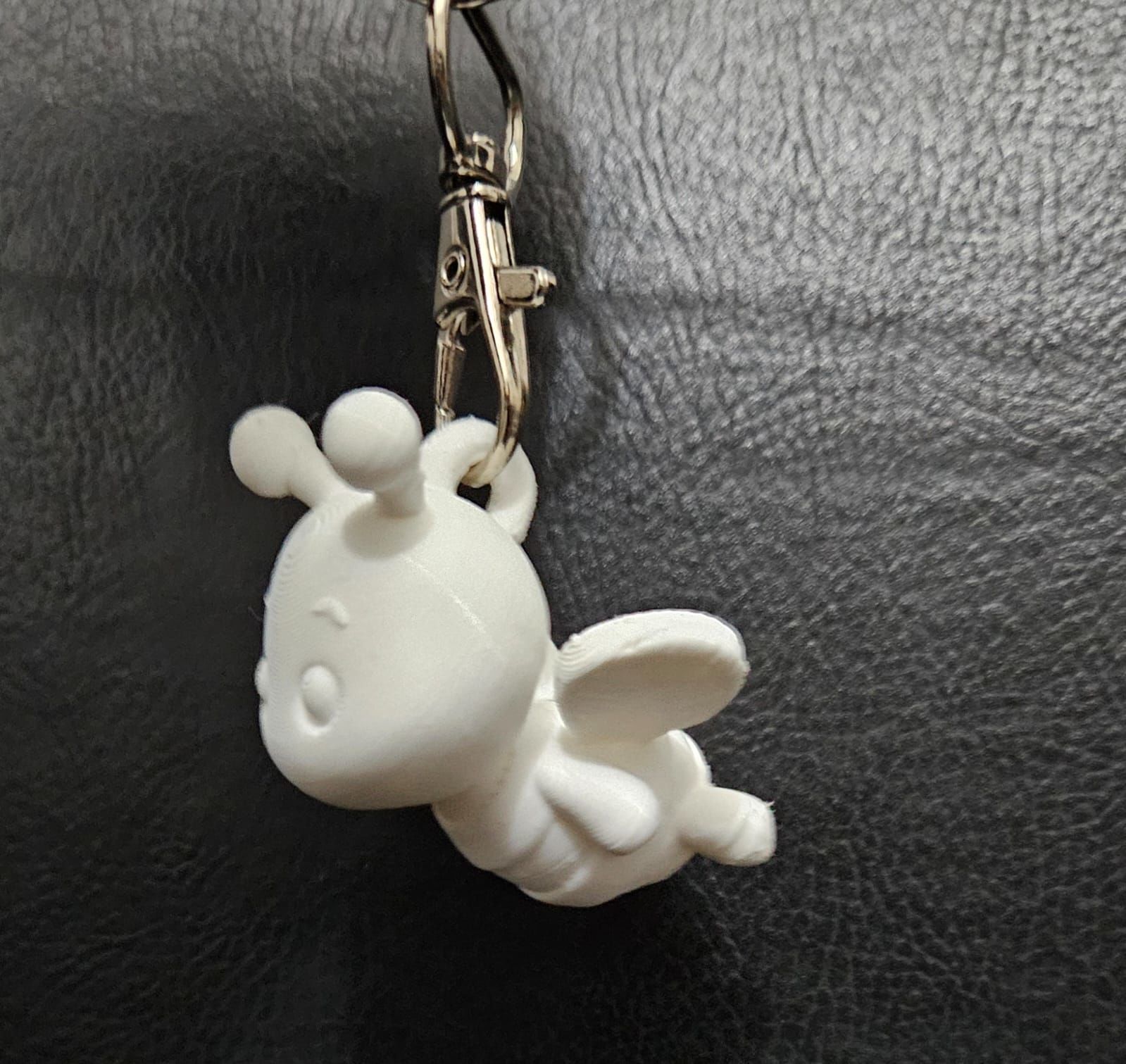 Flying Bee Keychain 3D print model_14