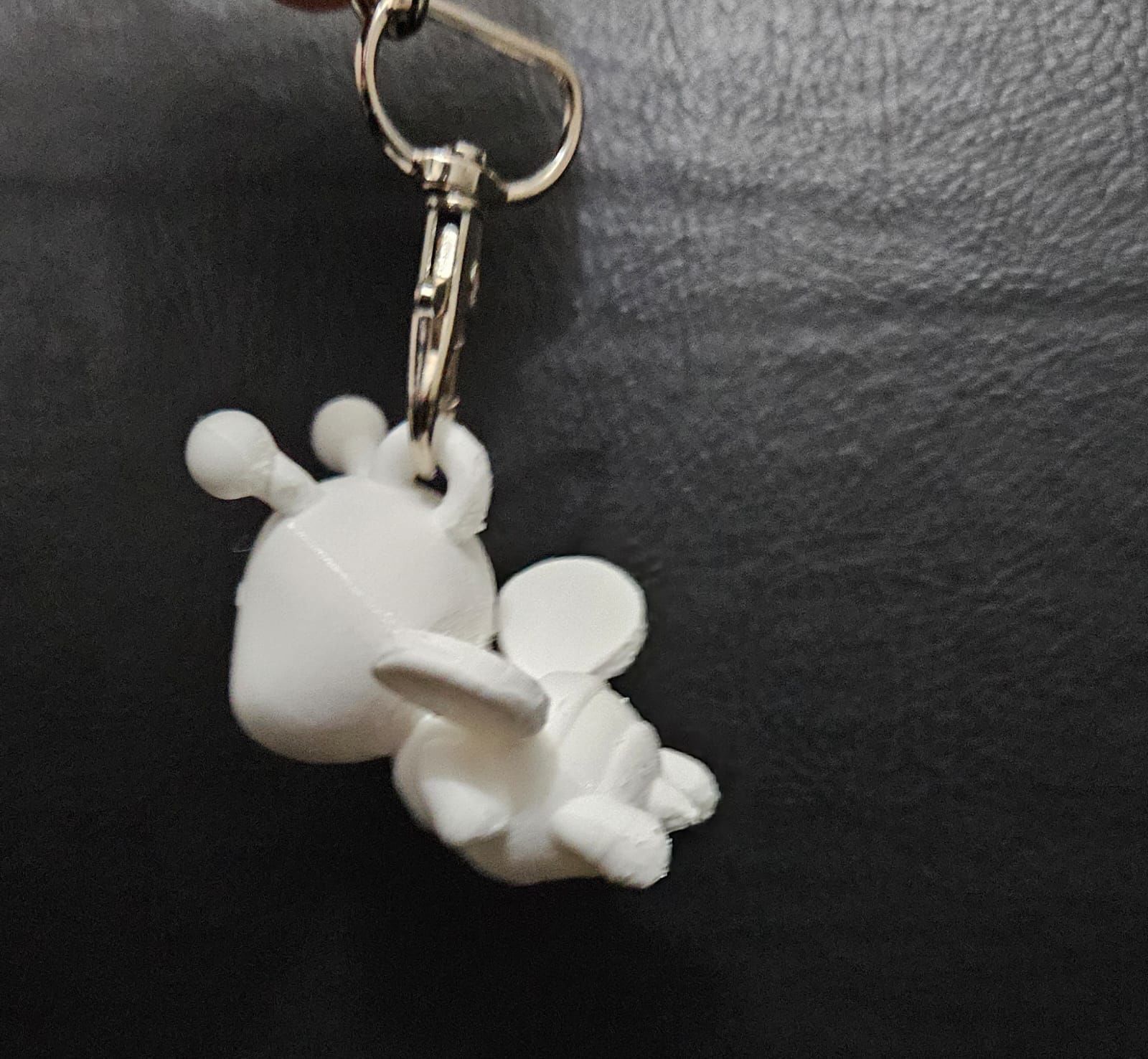 Flying Bee Keychain 3D print model_15