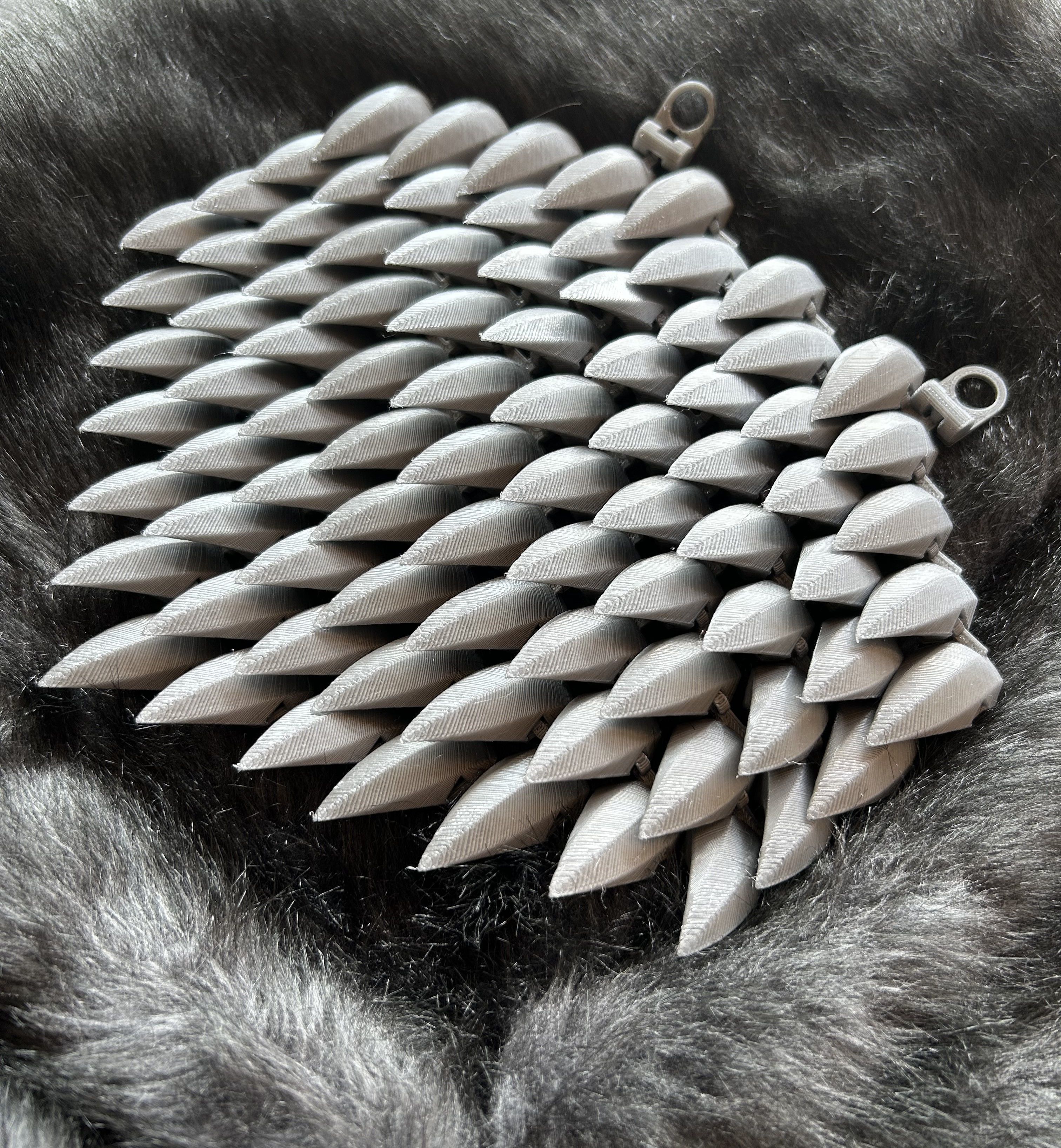 Articulated Spiked Pauldron 3D print model_1