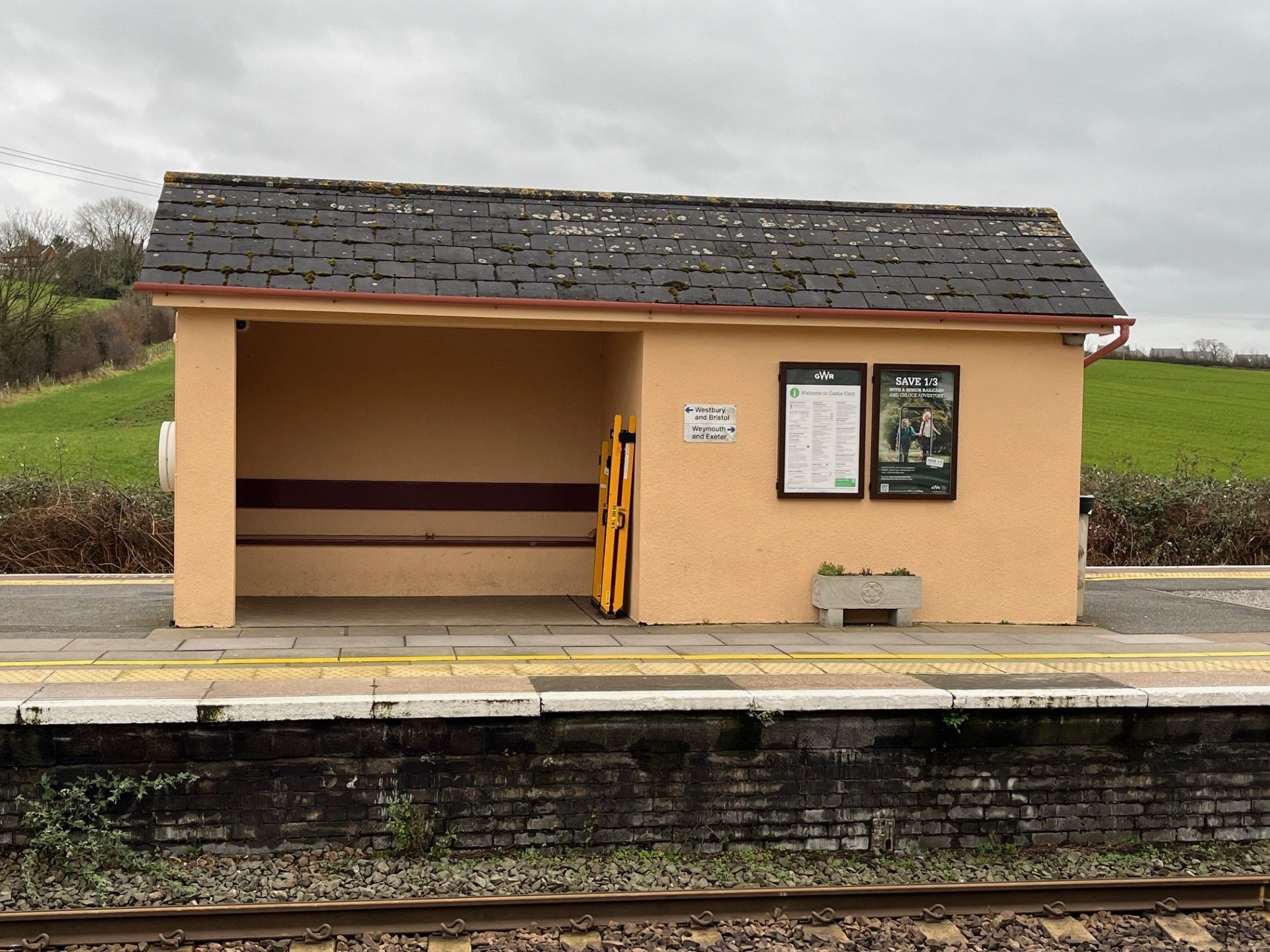 Model Railway Double Sided Platform Waiting Room 3D print model_16