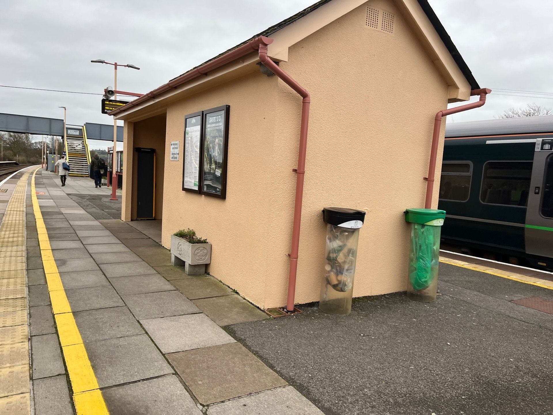 Model Railway Double Sided Platform Waiting Room 3D print model_10