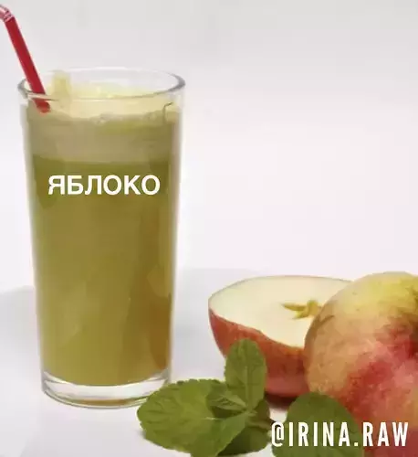 glass of apple juice