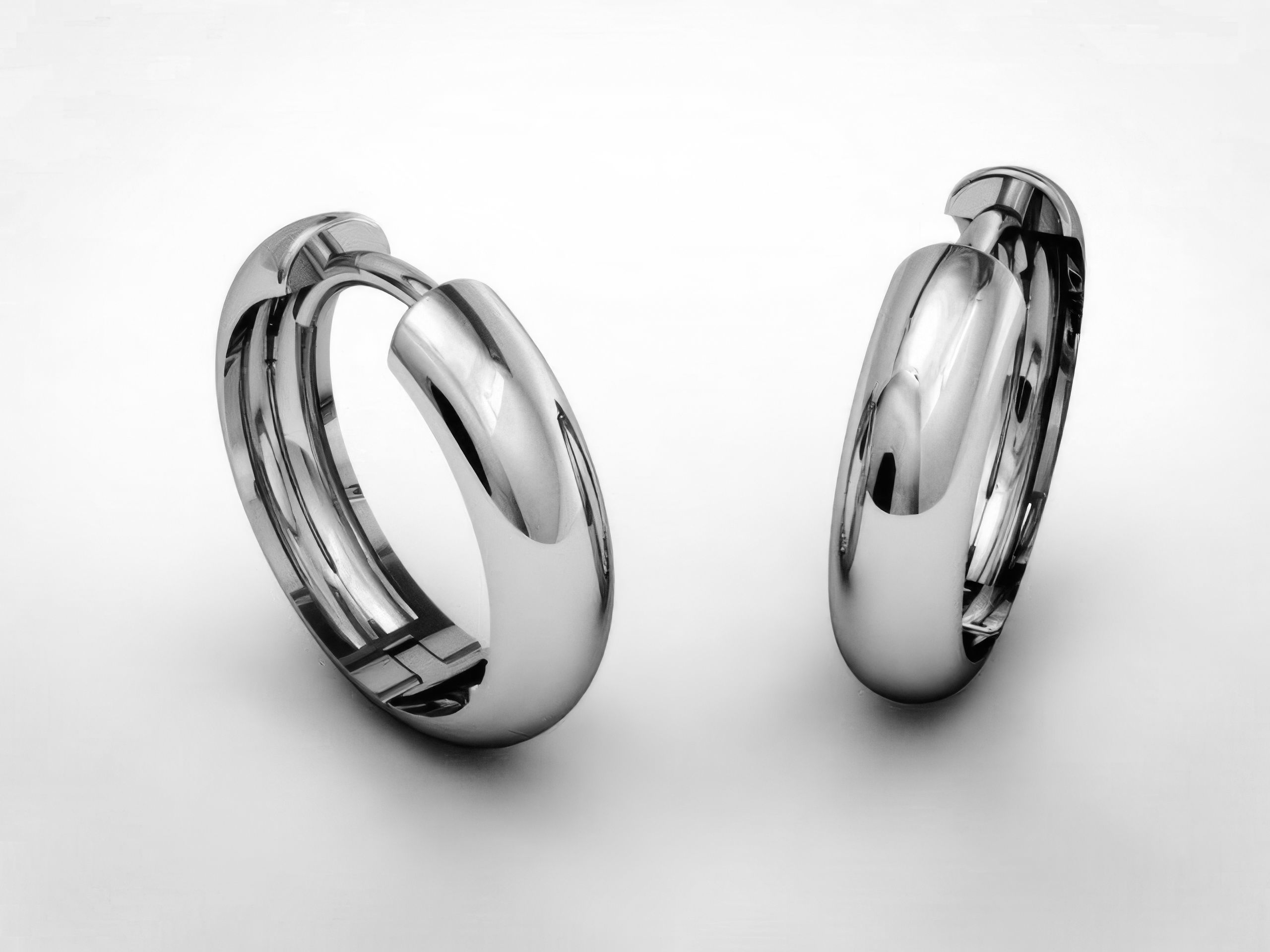 Plain Gold Hoops Earrings 3D print model_2