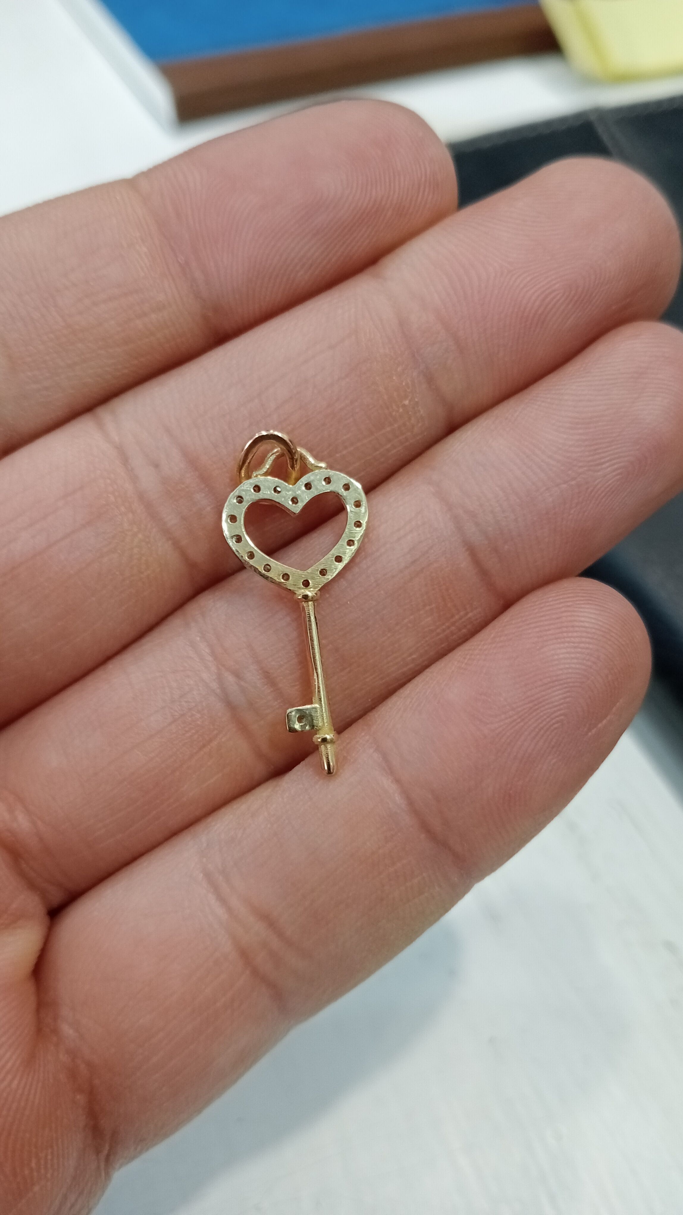 Pendant 2025 001 Heart key 3D print model_9