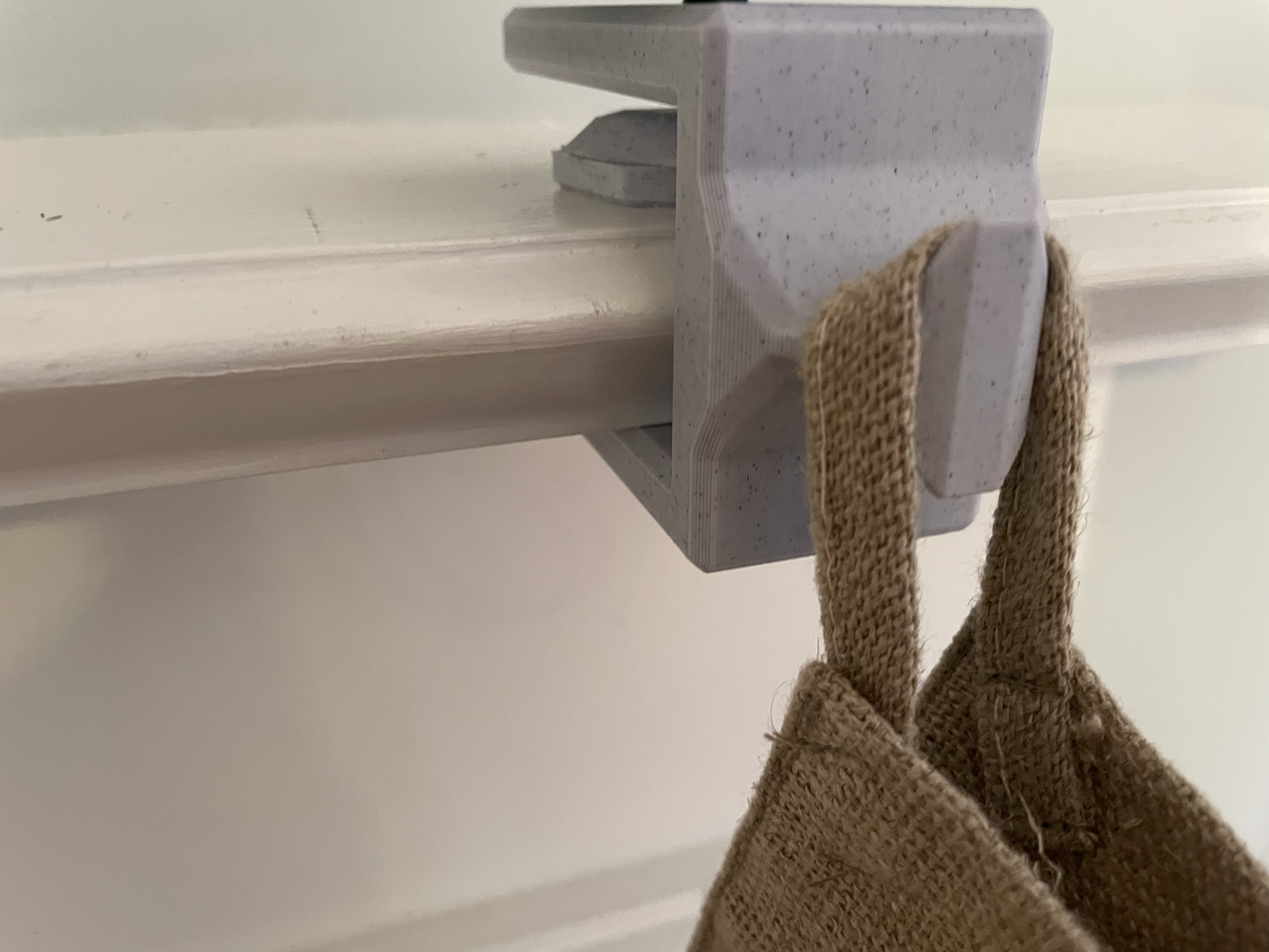 Clamping Christmas Tree Stocking Hanger V2 Free 3D print model_2