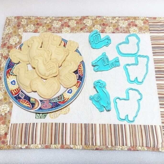 three llama-shaped cookie cutters 3D print model_3