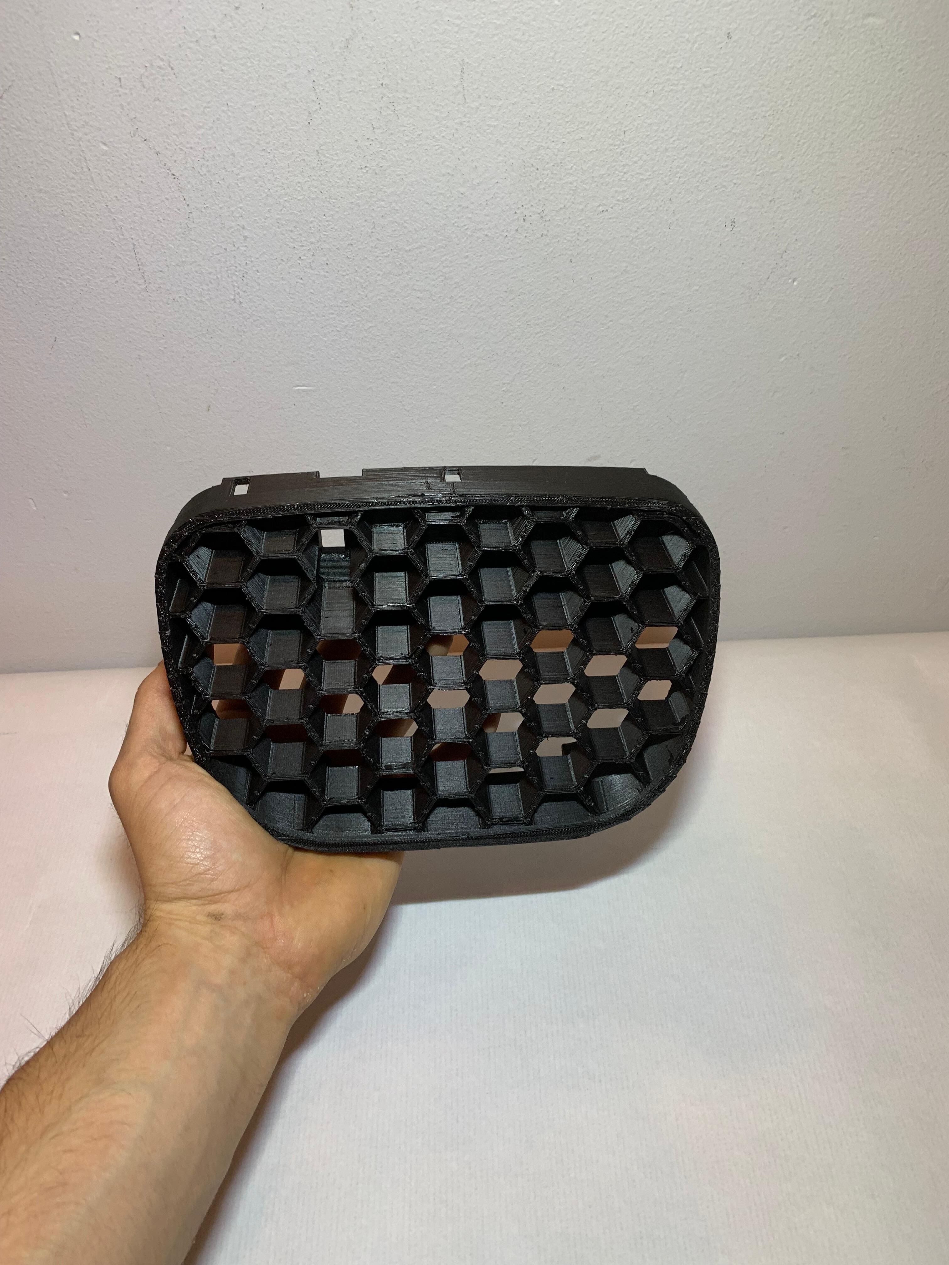CENTRAL GRILLE SEAT LEON CUPRA MK1 3D print model_2