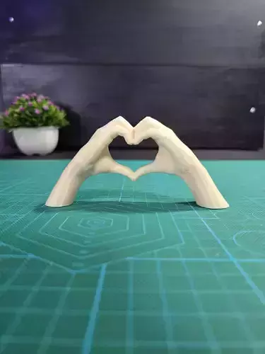 Dos manos formando un corazon - Mano de mujer joven  3D print model